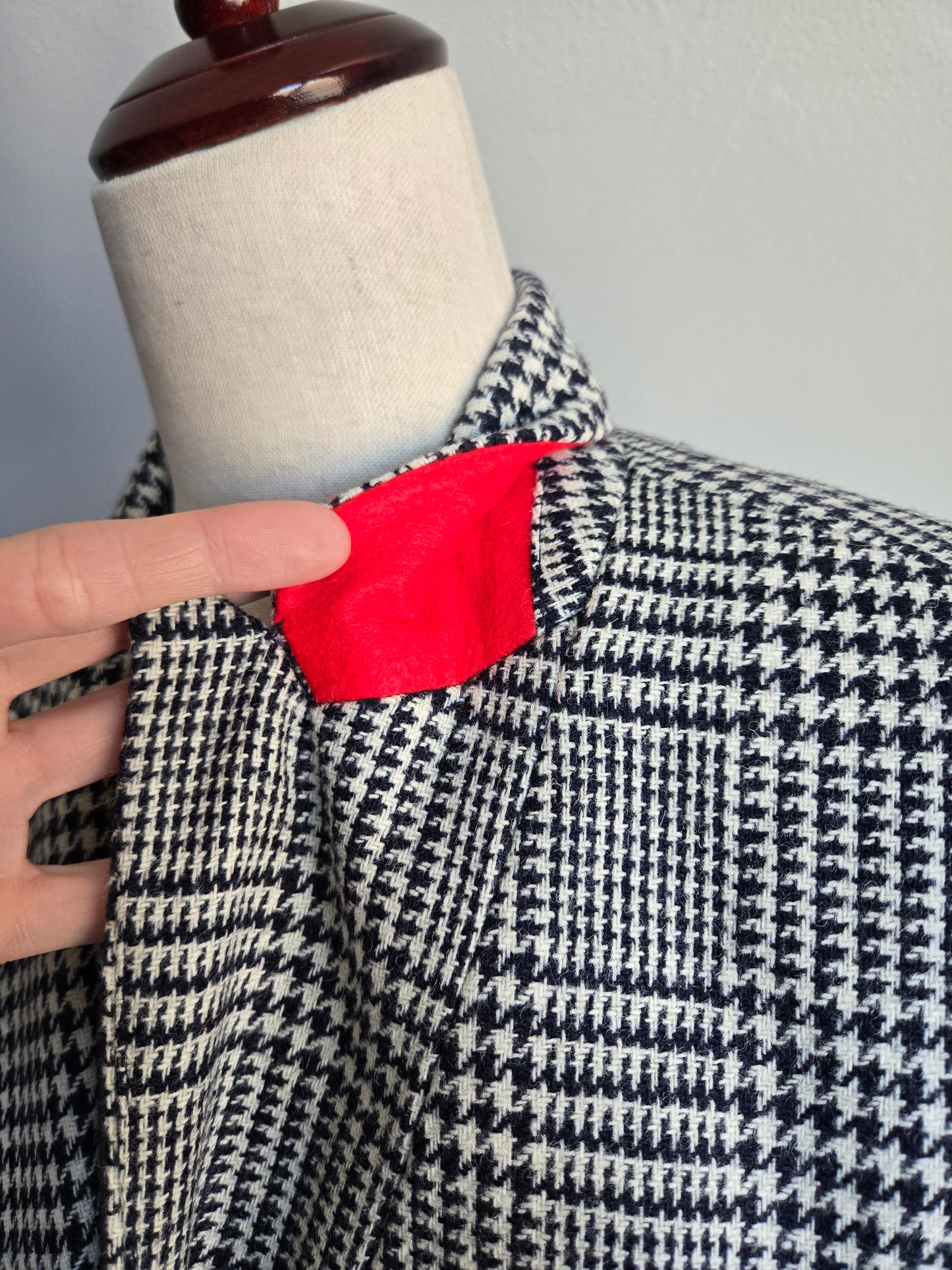 Boden British Tweed by Mallalieu's of Delph Houndstooth Wool Blazer - Medium