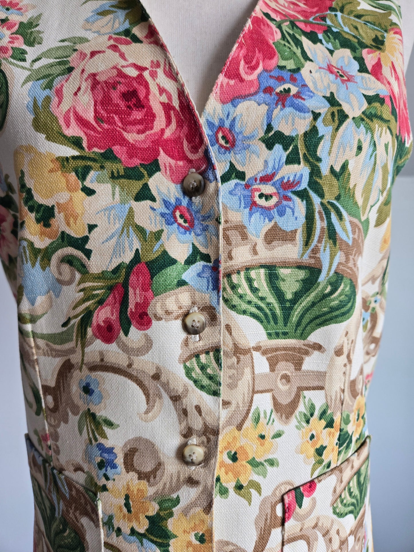 E Claire Vintage Cotton Floral Vest in Ivory - S/M
