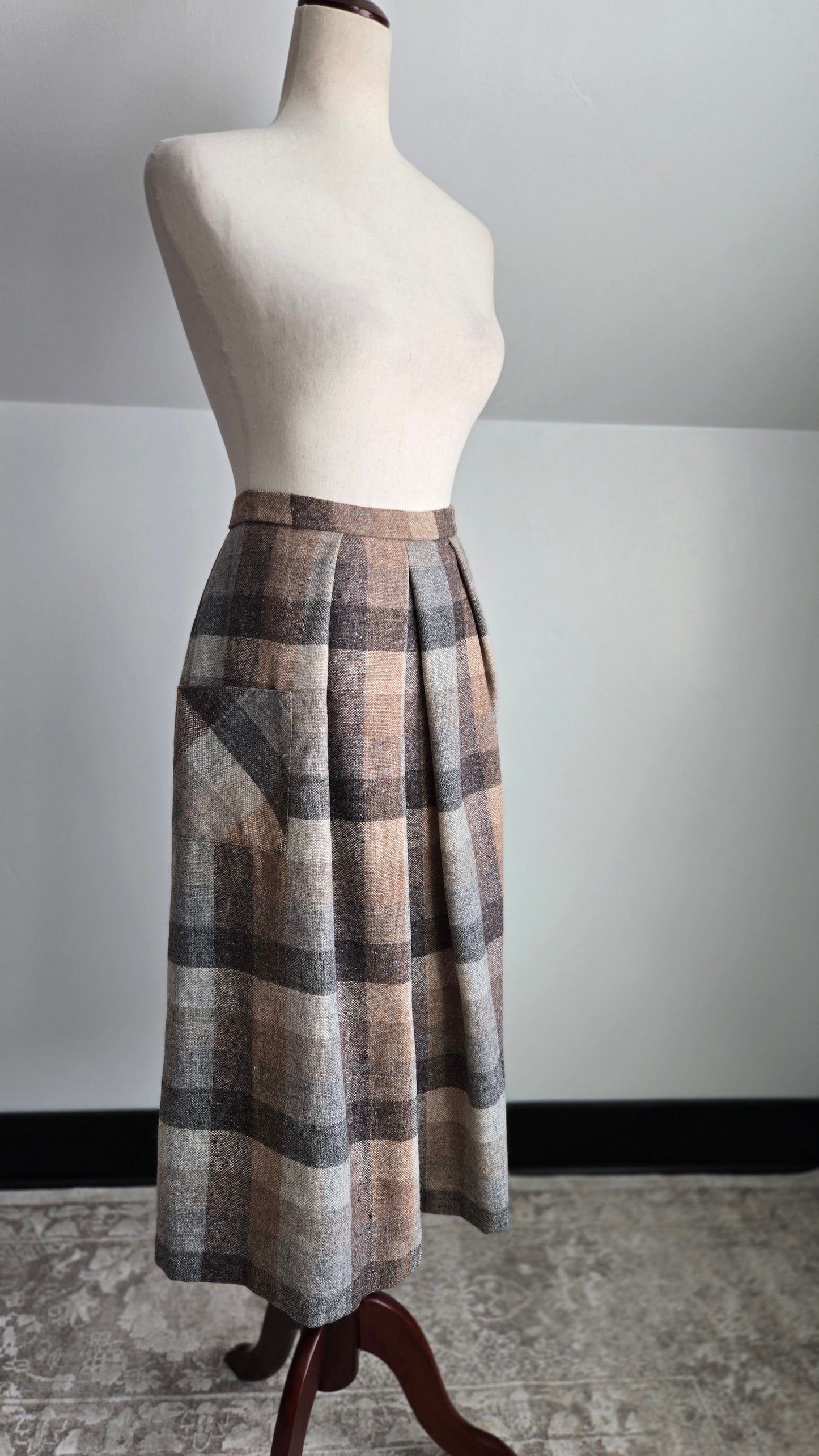Edinburgh Woolen Mill Vintage Plaid Scottish Wool Skirt made in Great Britain - W32"