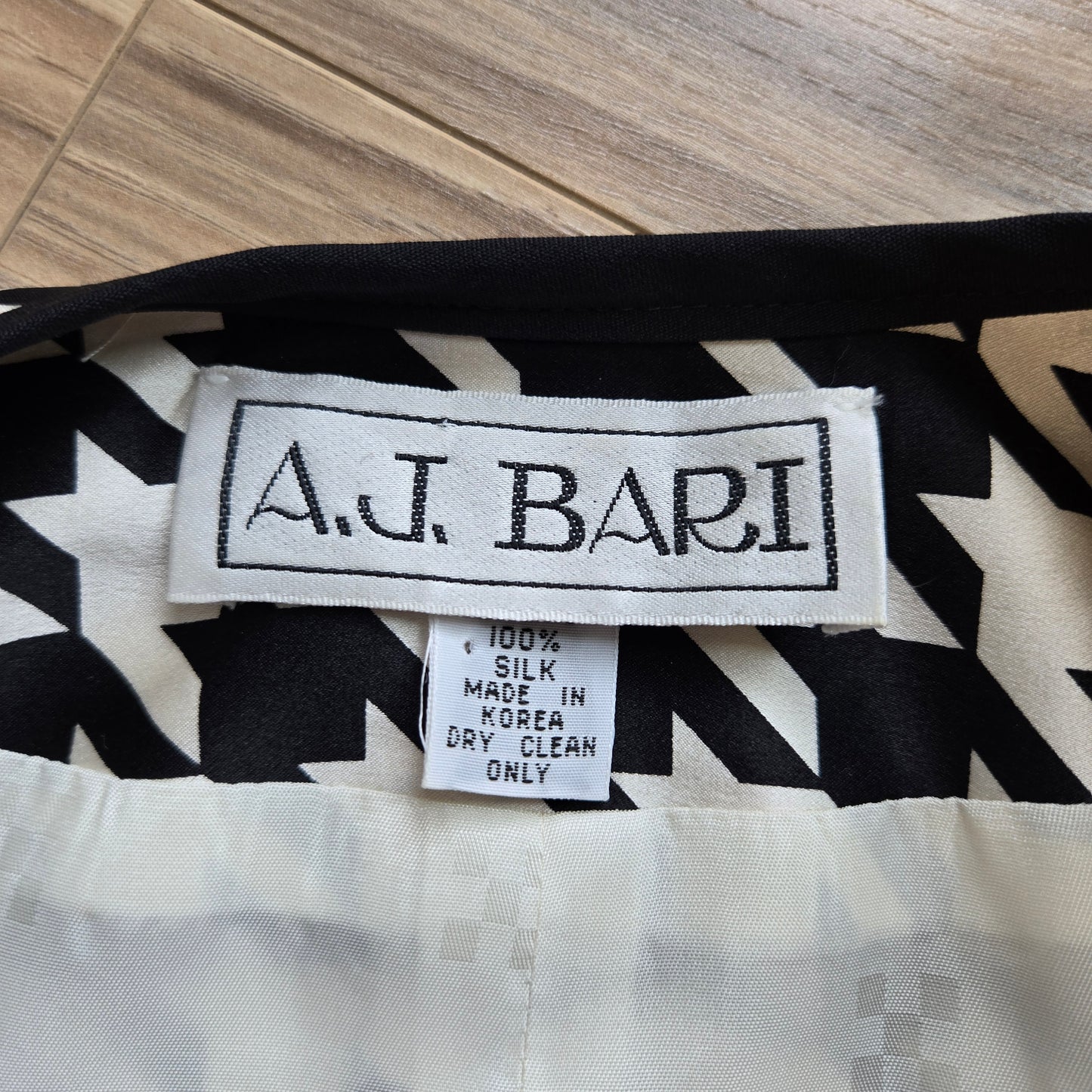 AJ Bari Silk Houndstooth Blazer with Floral Waist Detail - size 6