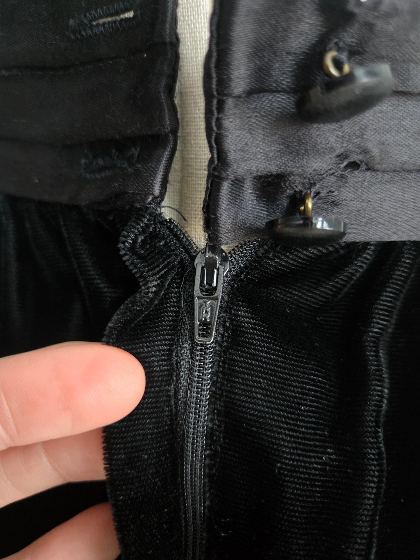 Gunne Sax by Jessica McClintok Black Velvet Skirt - XS