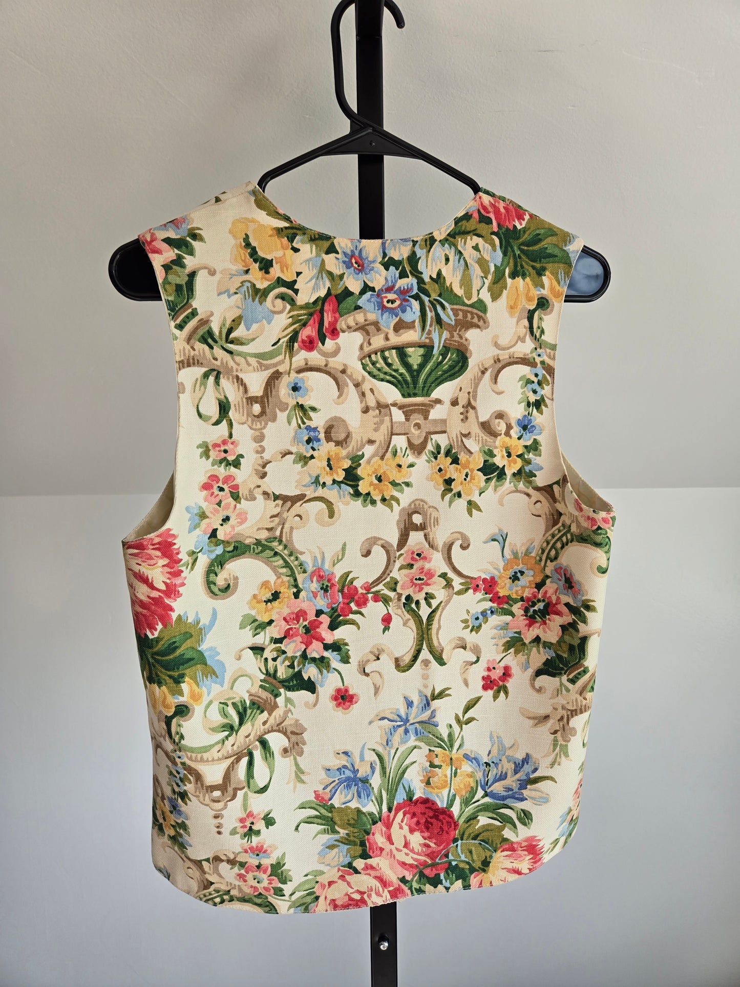 E Claire Vintage Cotton Floral Vest in Ivory - S/M