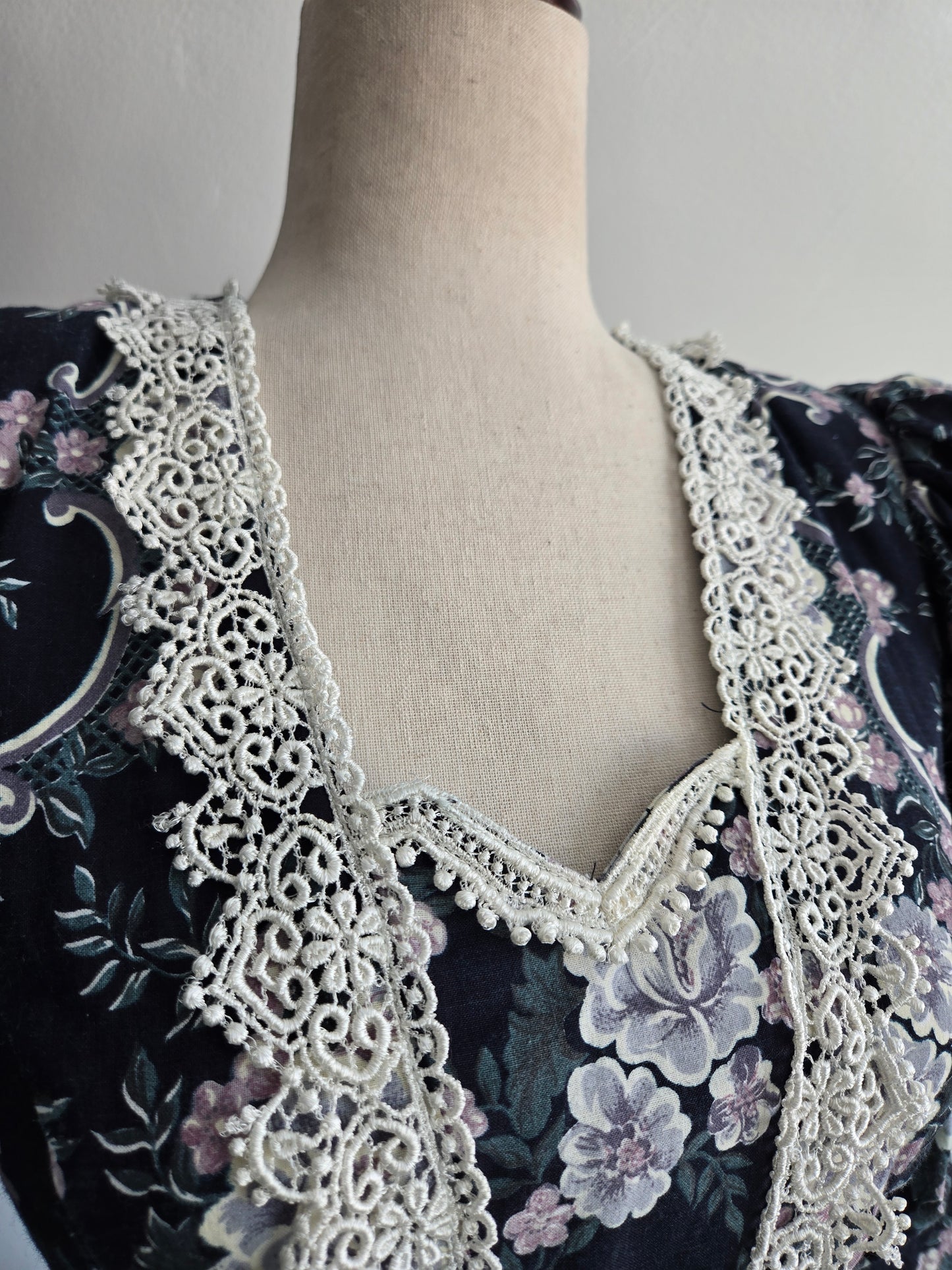 Vintage 80s Gunne Sax by Jessica McClintok Cotton Floral Dress - small