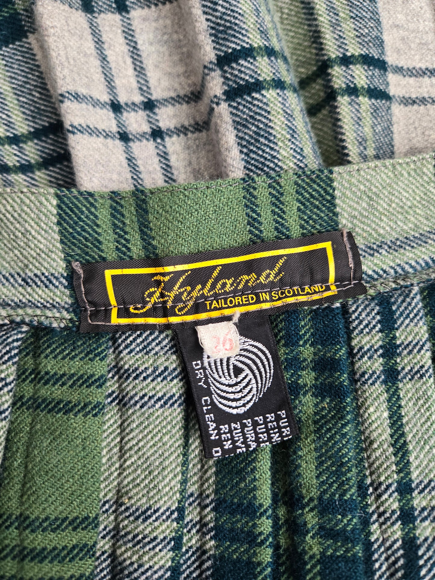 Hyland Vintage Scottish Wool Plaid Skirt Made in Scotland - W26-28"