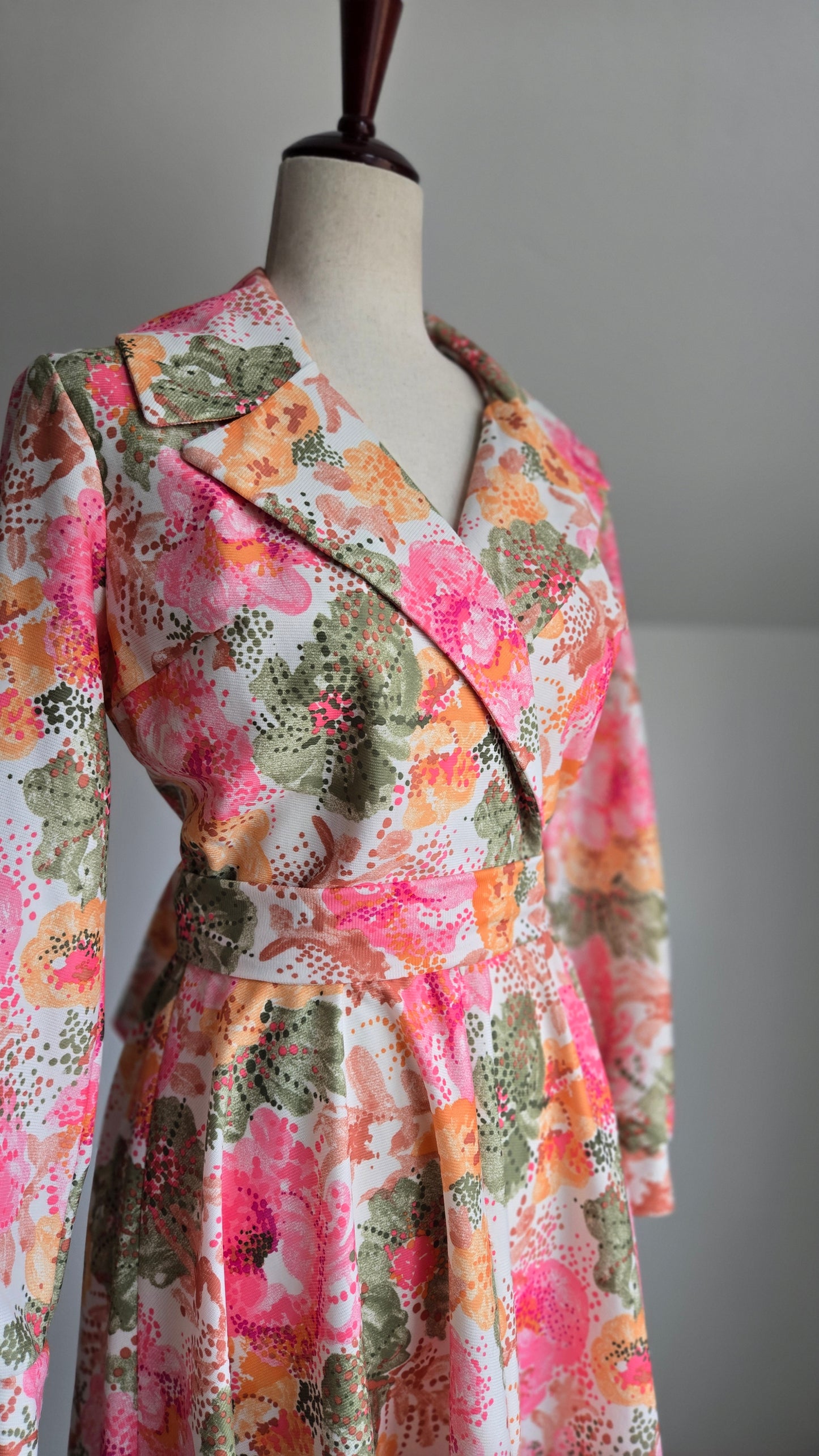 Dyanne Dallas Vintage 70s Bright Floral Dress with Belt - small