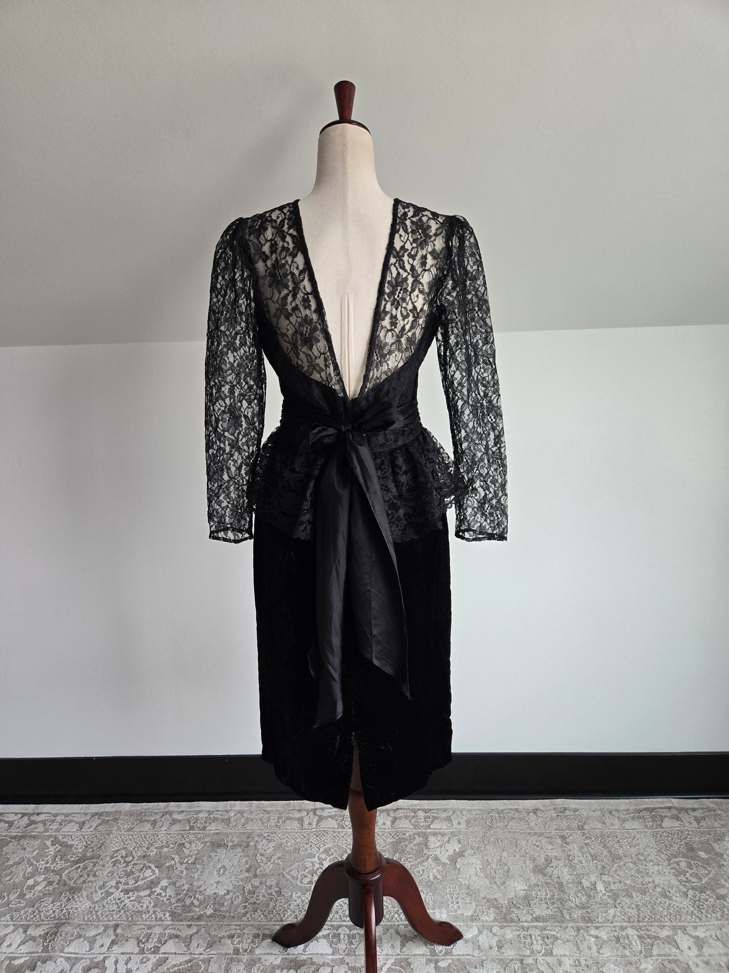 Gunne Sax Jessica McClintok Vintage 1980s Black Lace and Velvet Dress - S/M