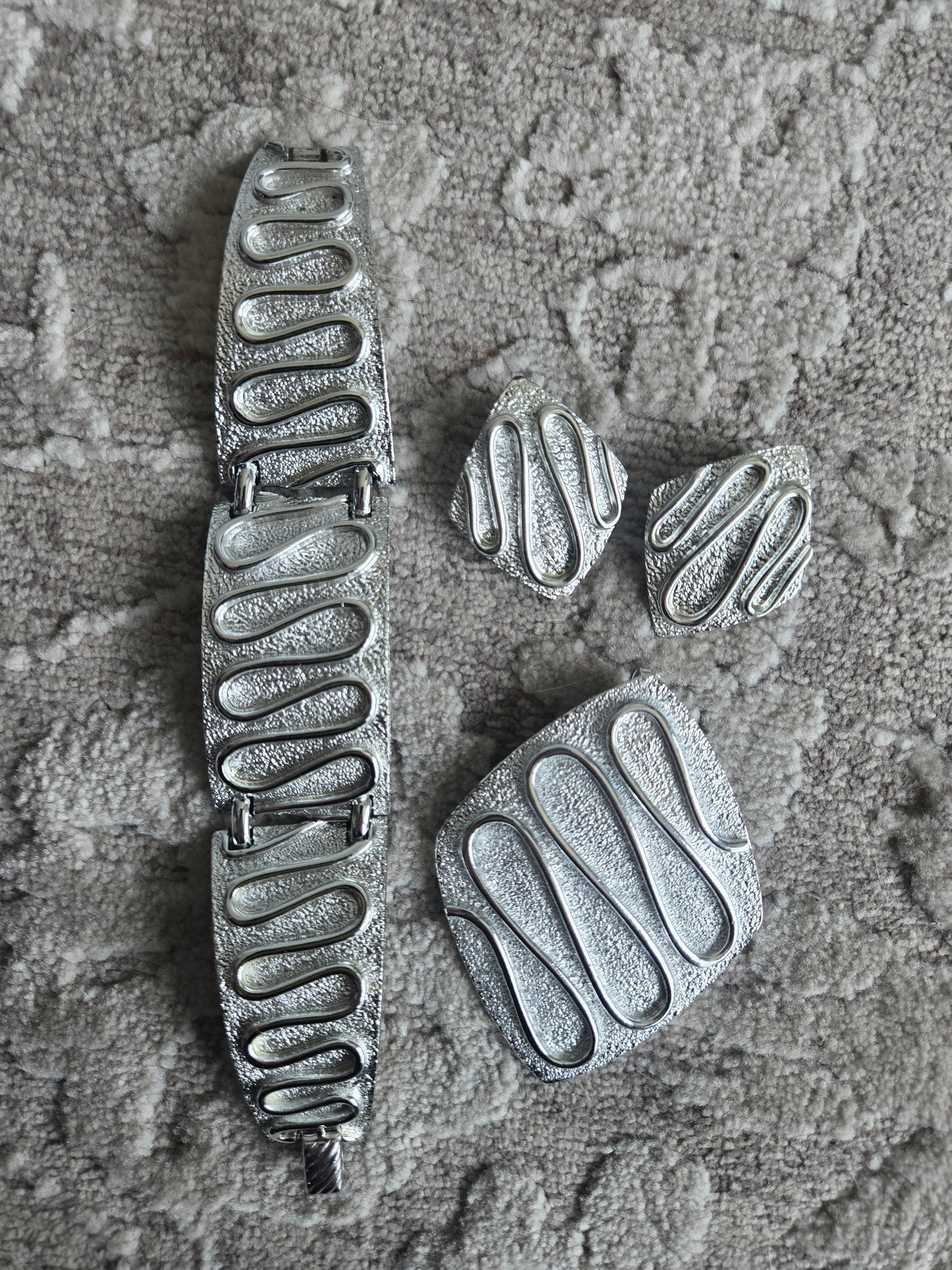 1961 Sarah Coventry Silver Tone Nile Three Piece Set