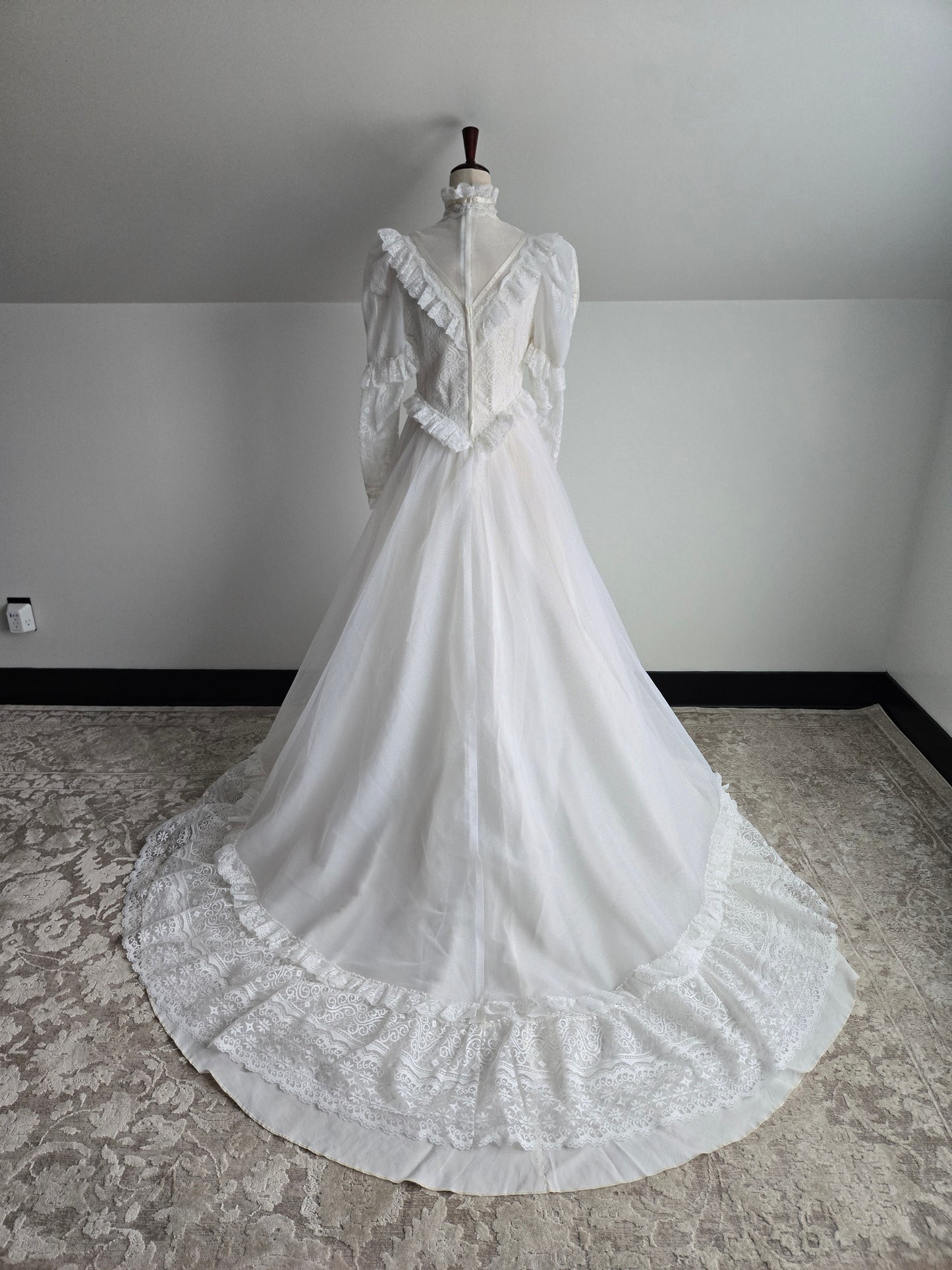 Vintage Victorian Gunne Style Wedding Dress