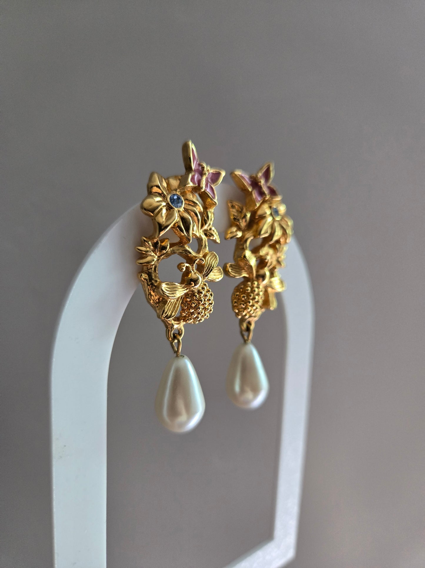 Avon Vintage Bees and Flowers Earrings - Post Back