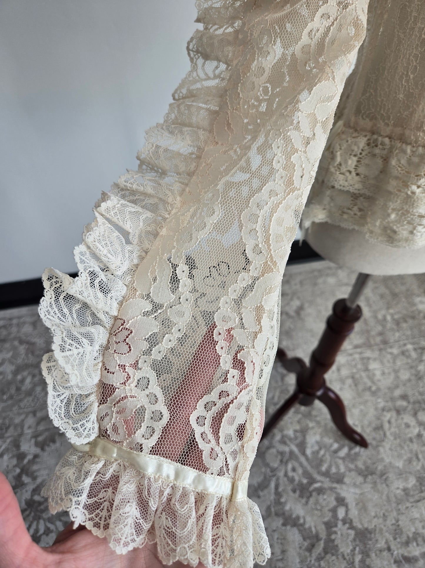 RARE! Vintage Dimensional Lace Blouse - Medium