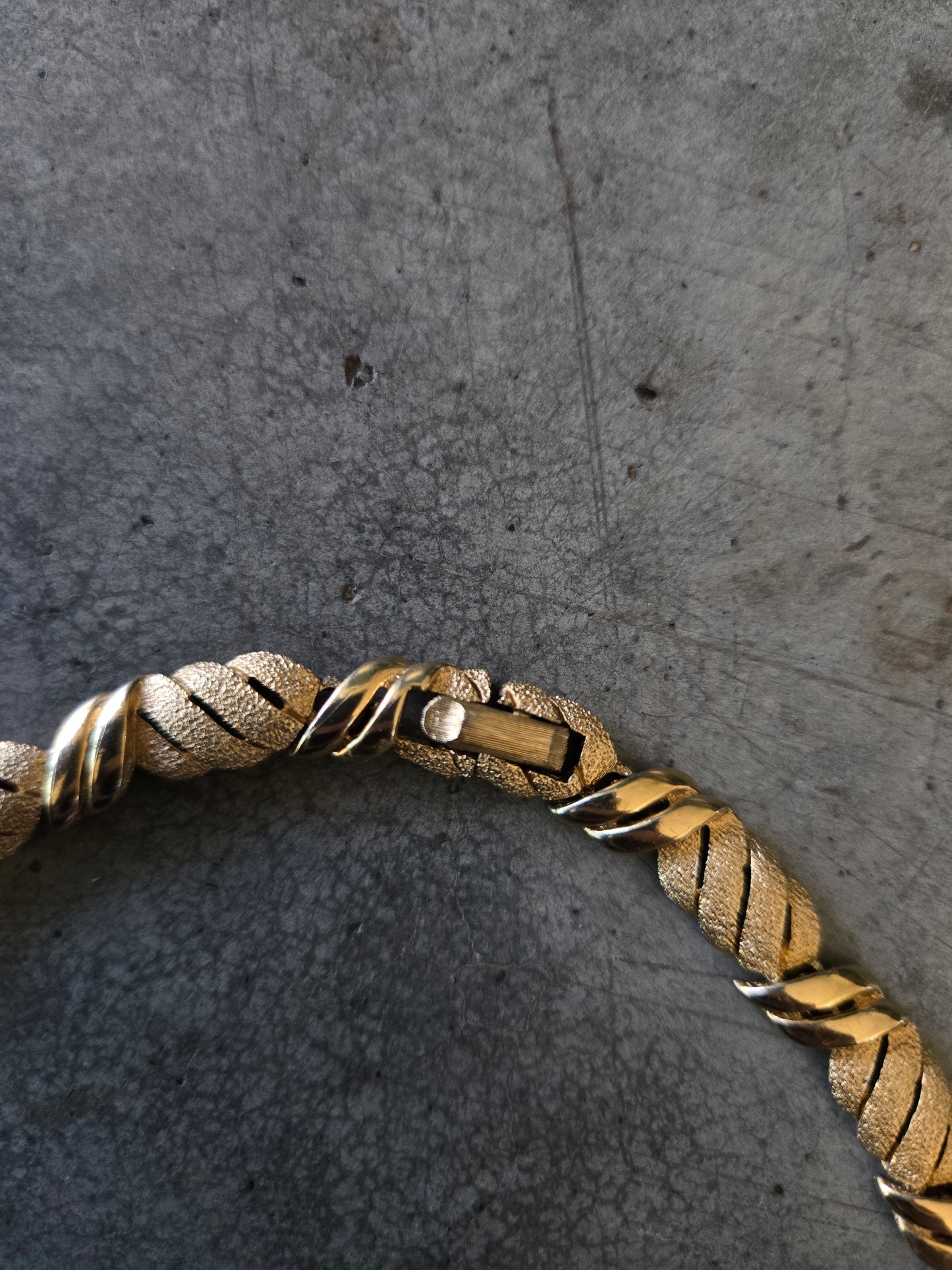 Trifari Signed Vintage Gold Tone Choker Necklace