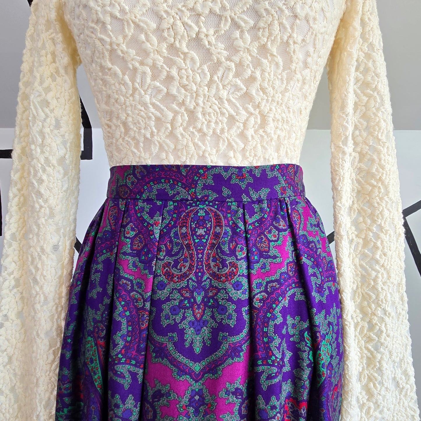 Carlisle Vintage 80s Wool and Silk Blend Purple Paisley Printed Skirt - size 8