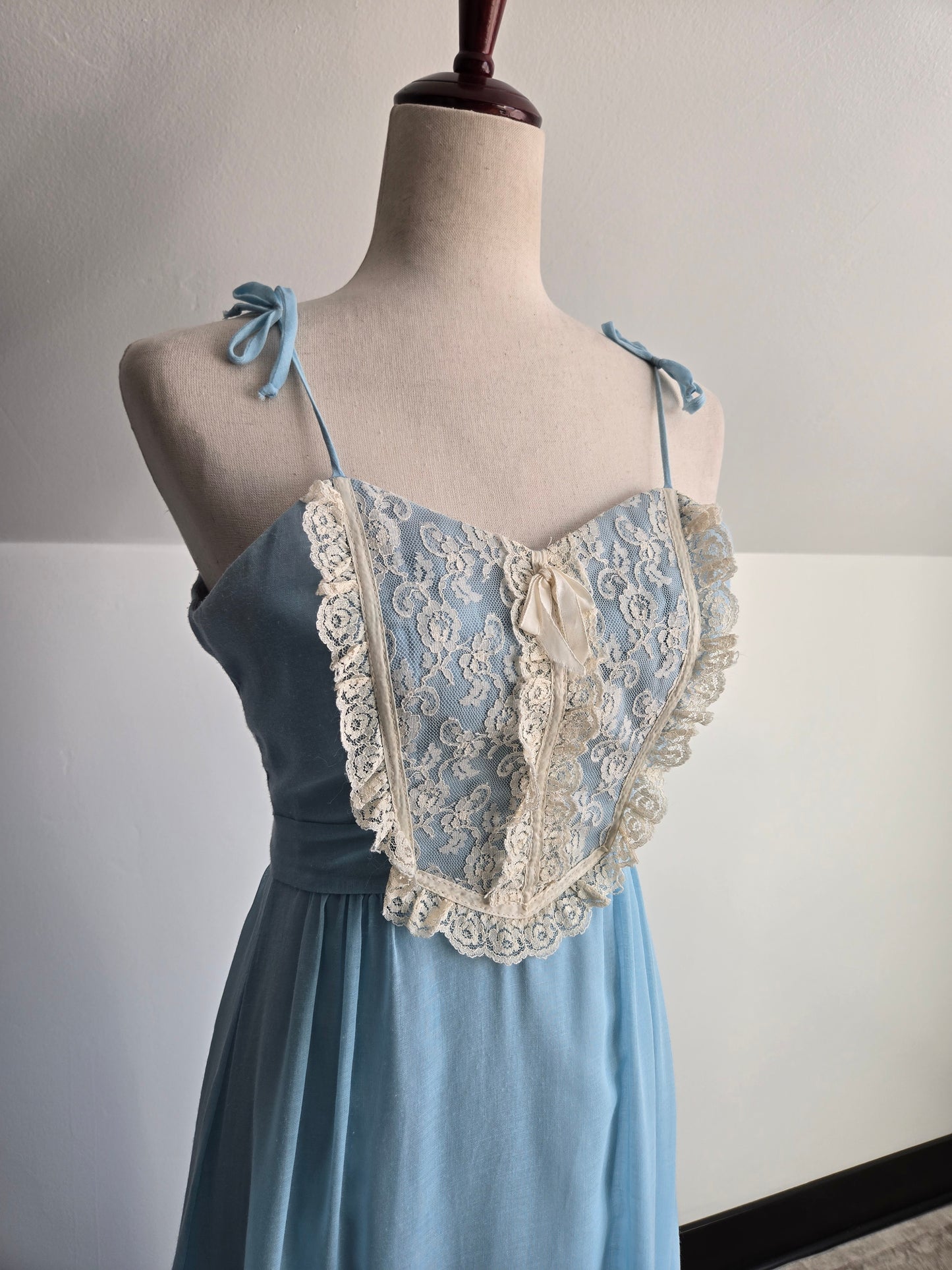 Candi Jones California Vintage 70s Baby Blue Lace Bib Prairie Dress - XS