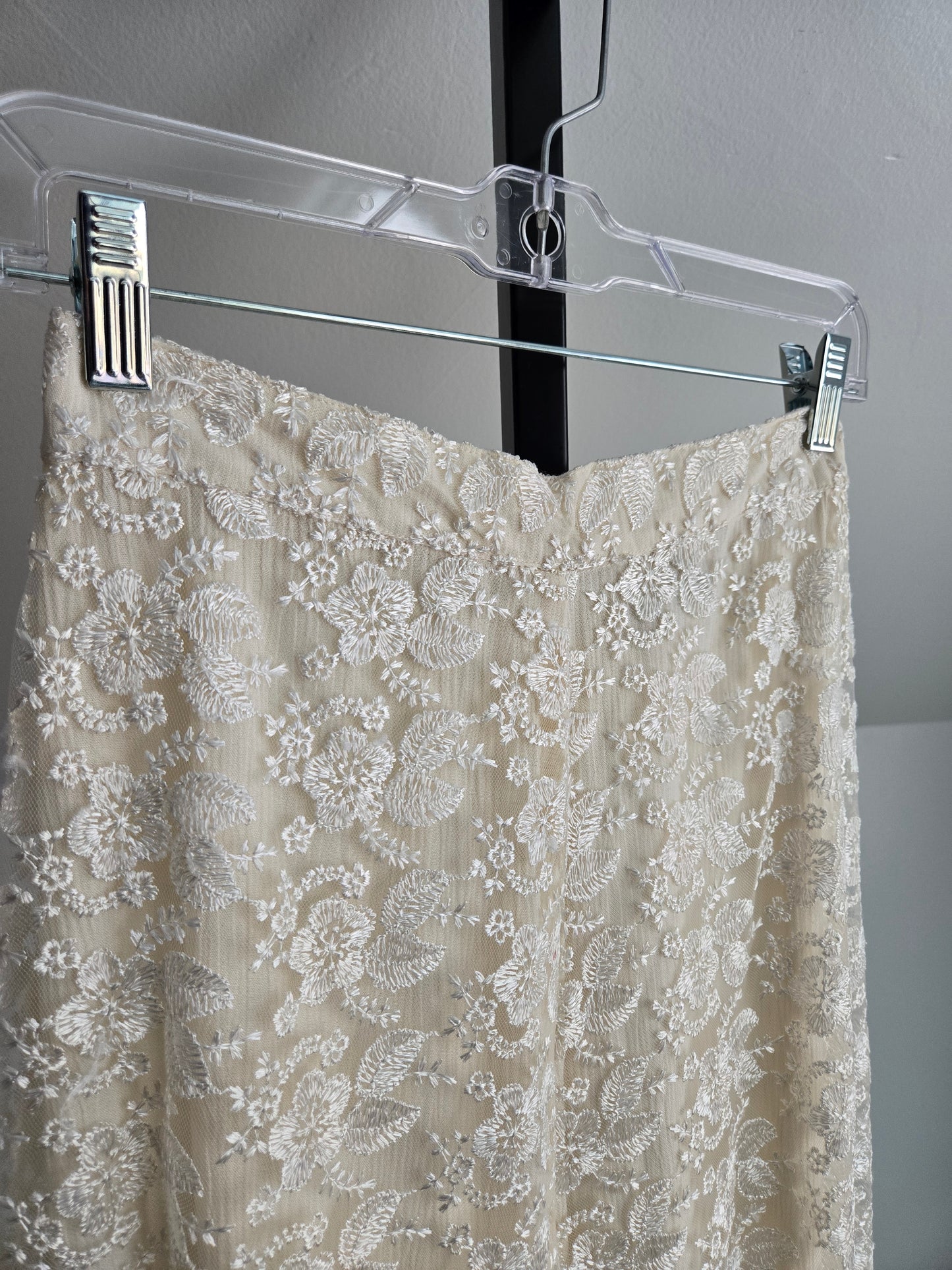 Surya Vintage White Lace Two Piece Pant Set - medium