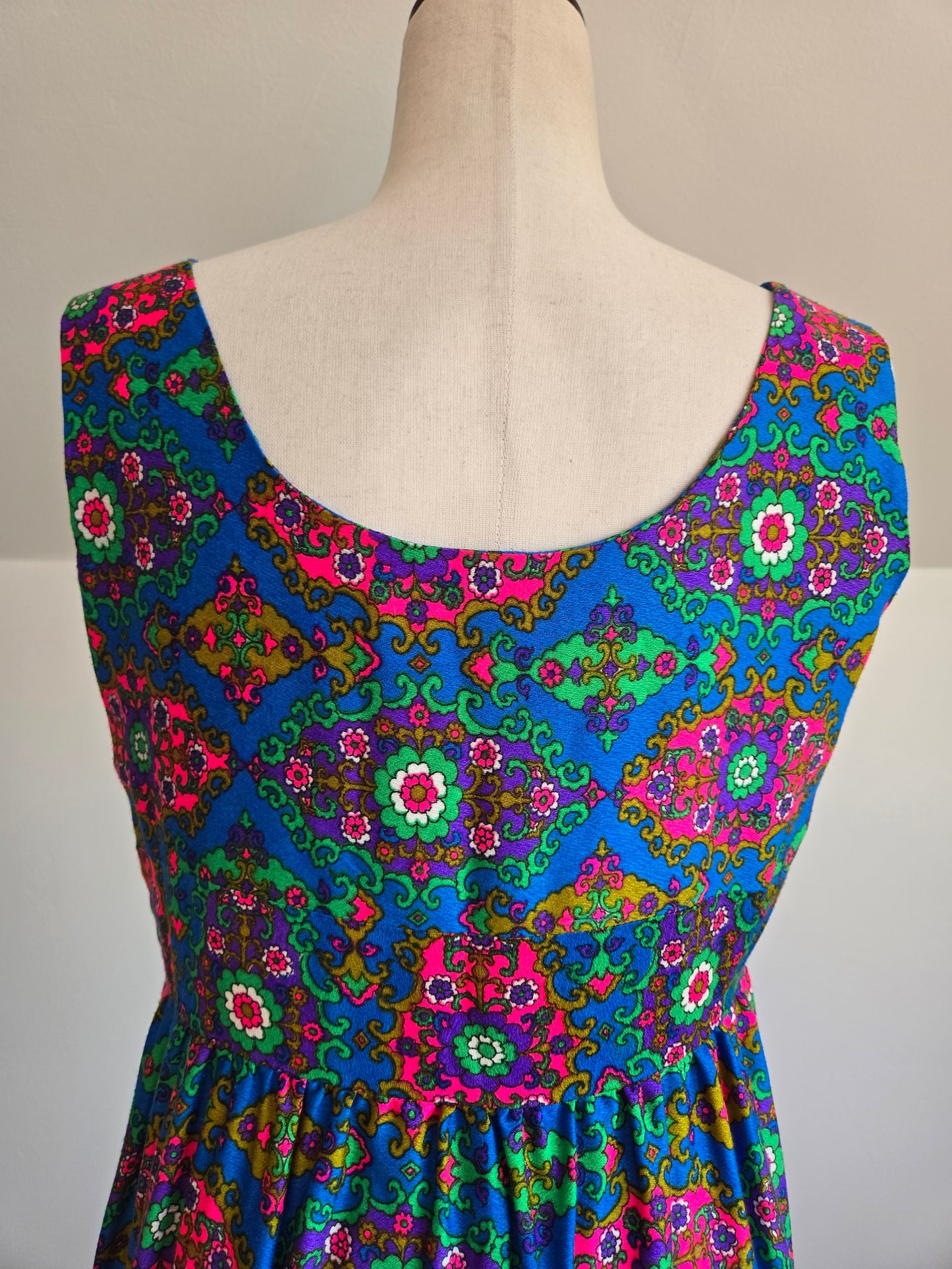 Shop Suey Hawaii Acrylic Barkcloth Dayglo Print Dress - S/M