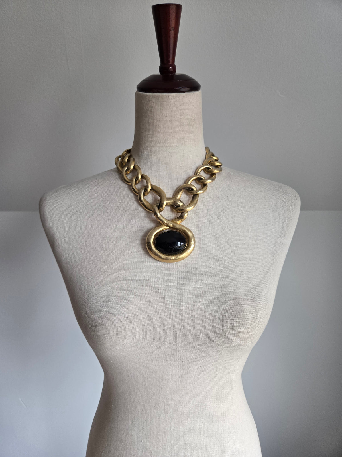 Vintage Chunky Bold Mama Black Cab Necklace