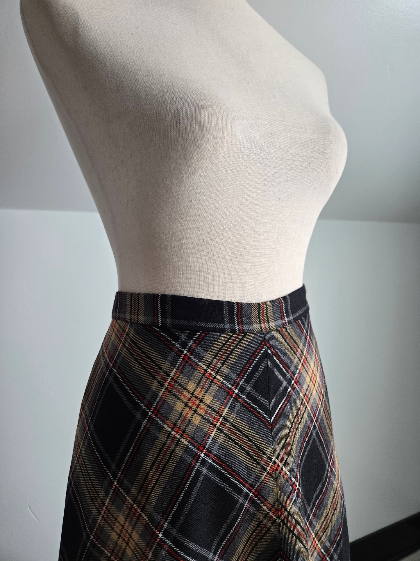 Aljean of Canada Vintage 70s Pure Wool A-line Skirt - W28"