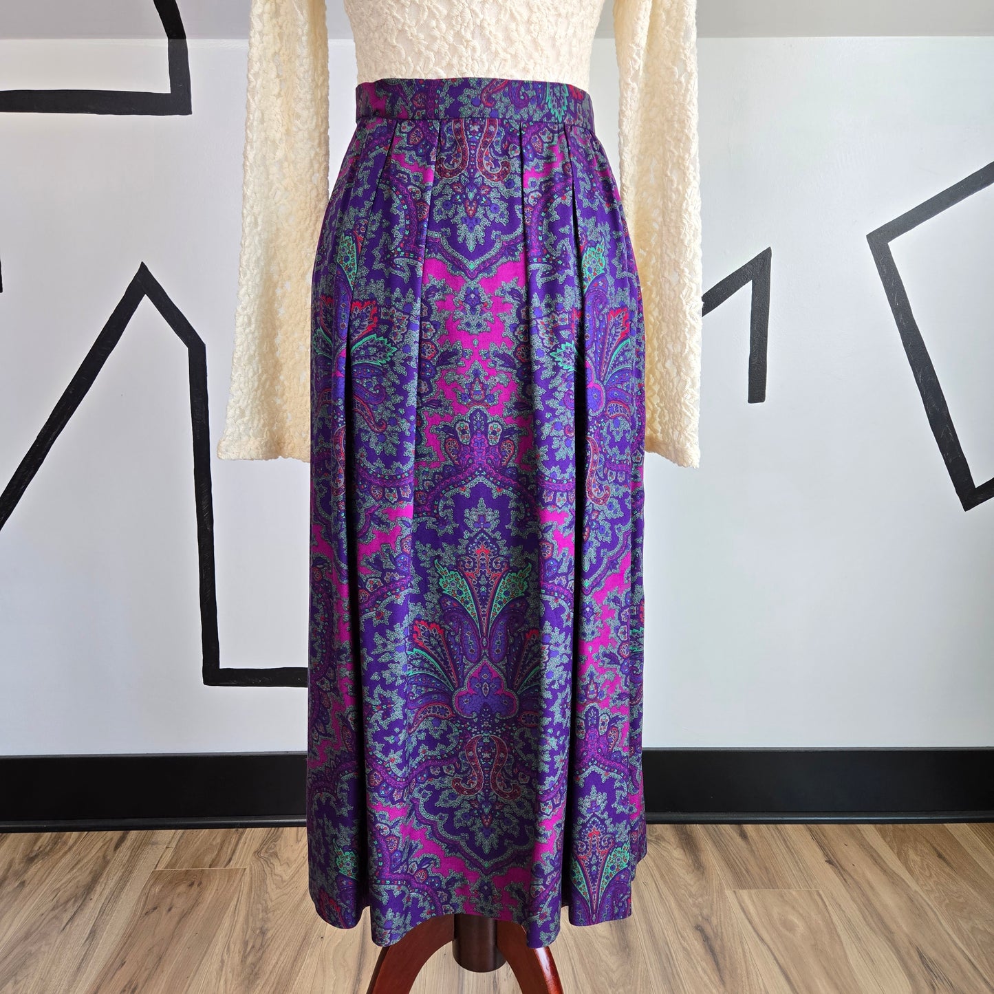 Carlisle Vintage 80s Wool and Silk Blend Purple Paisley Printed Skirt - size 8