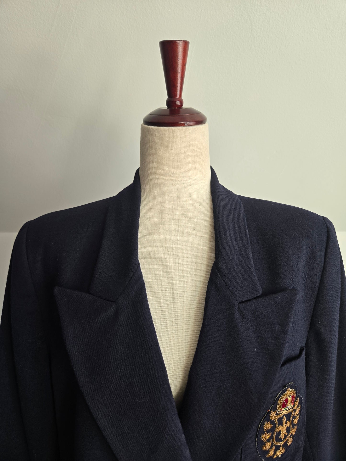 Embassy Row Vintage Pure Wool Navy Blazer with 3D Crest - Large