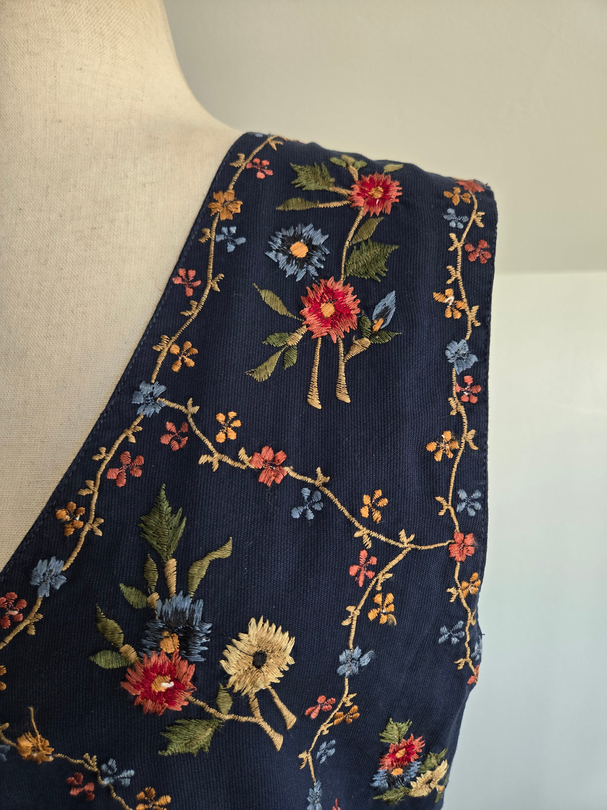 Casual Corner 90s Floral Embroidered Vest - M/L