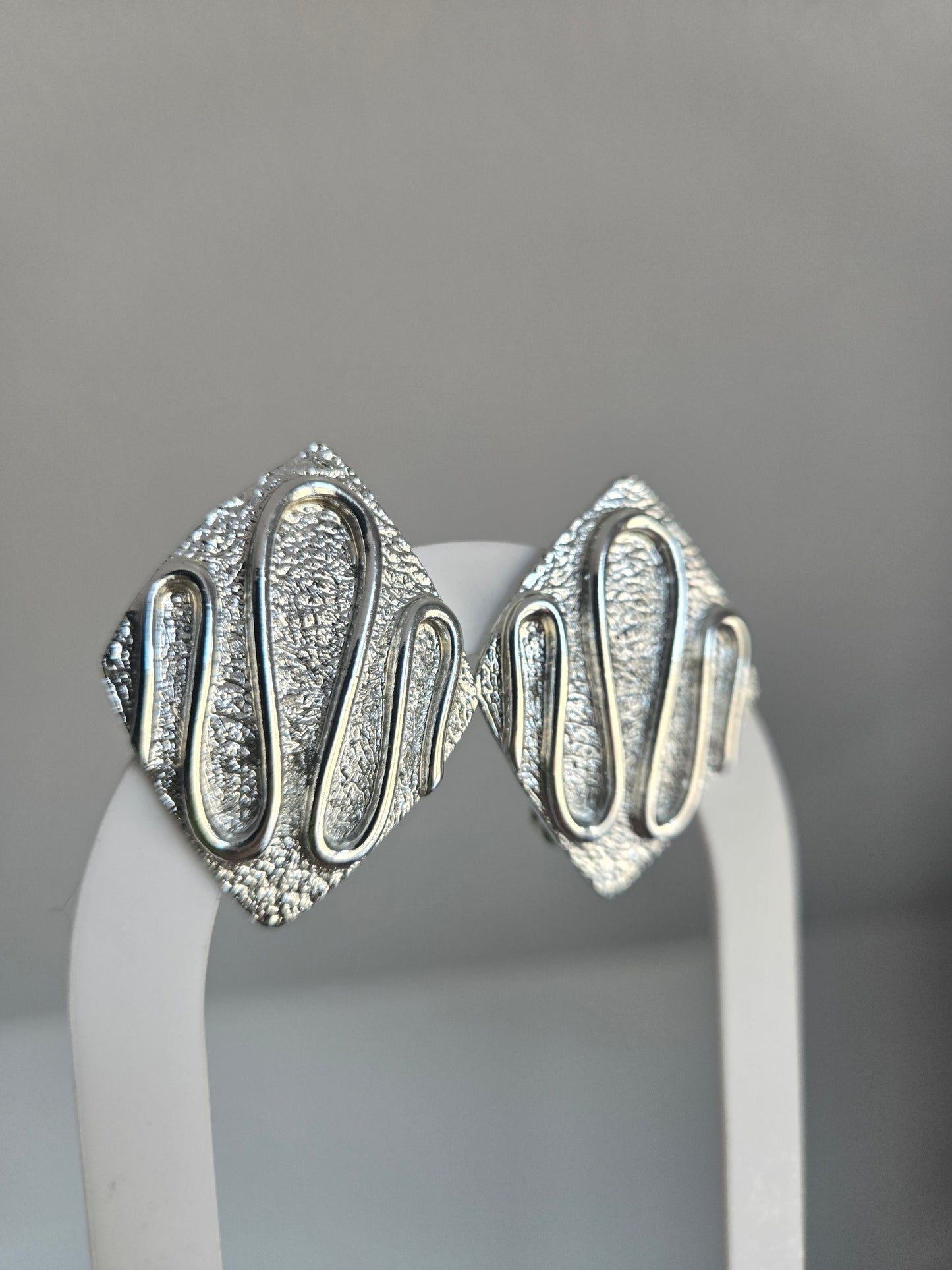 1961 Sarah Coventry Silver Tone Nile Three Piece Set