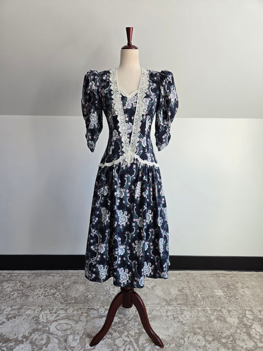 Vintage 80s Gunne Sax by Jessica McClintok Cotton Floral Dress - small