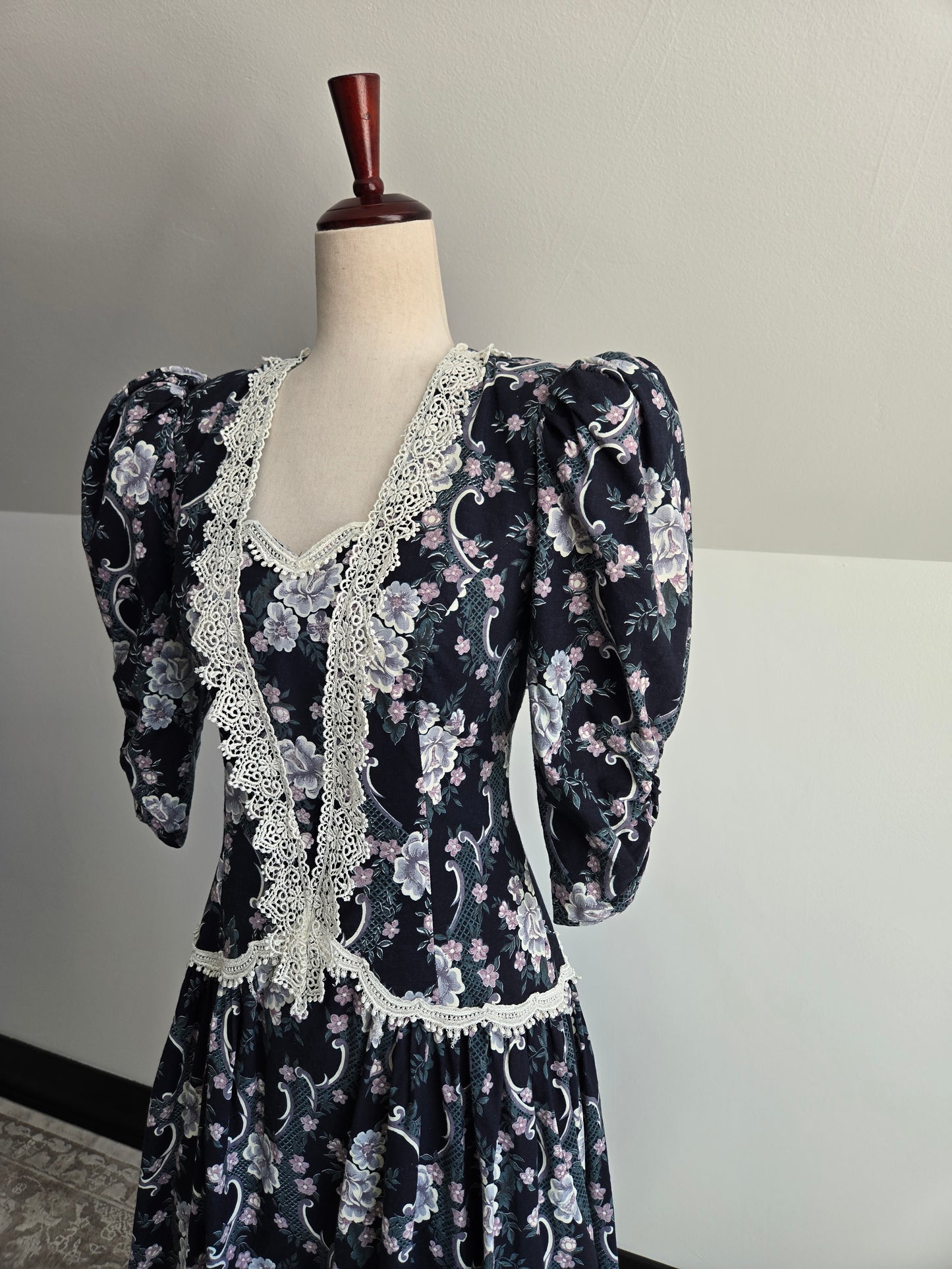 Vintage 80s Gunne Sax by Jessica McClintok Cotton Floral Dress - small