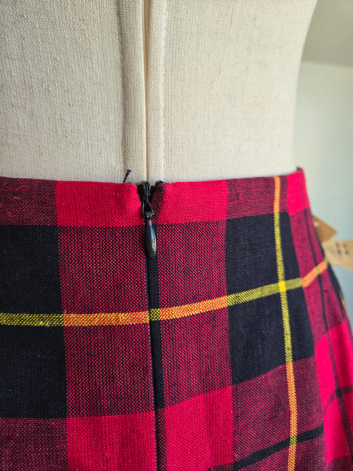 Deadstock Classiques Linen/Cotton Red Plaid Skirt Made in Japan - W28