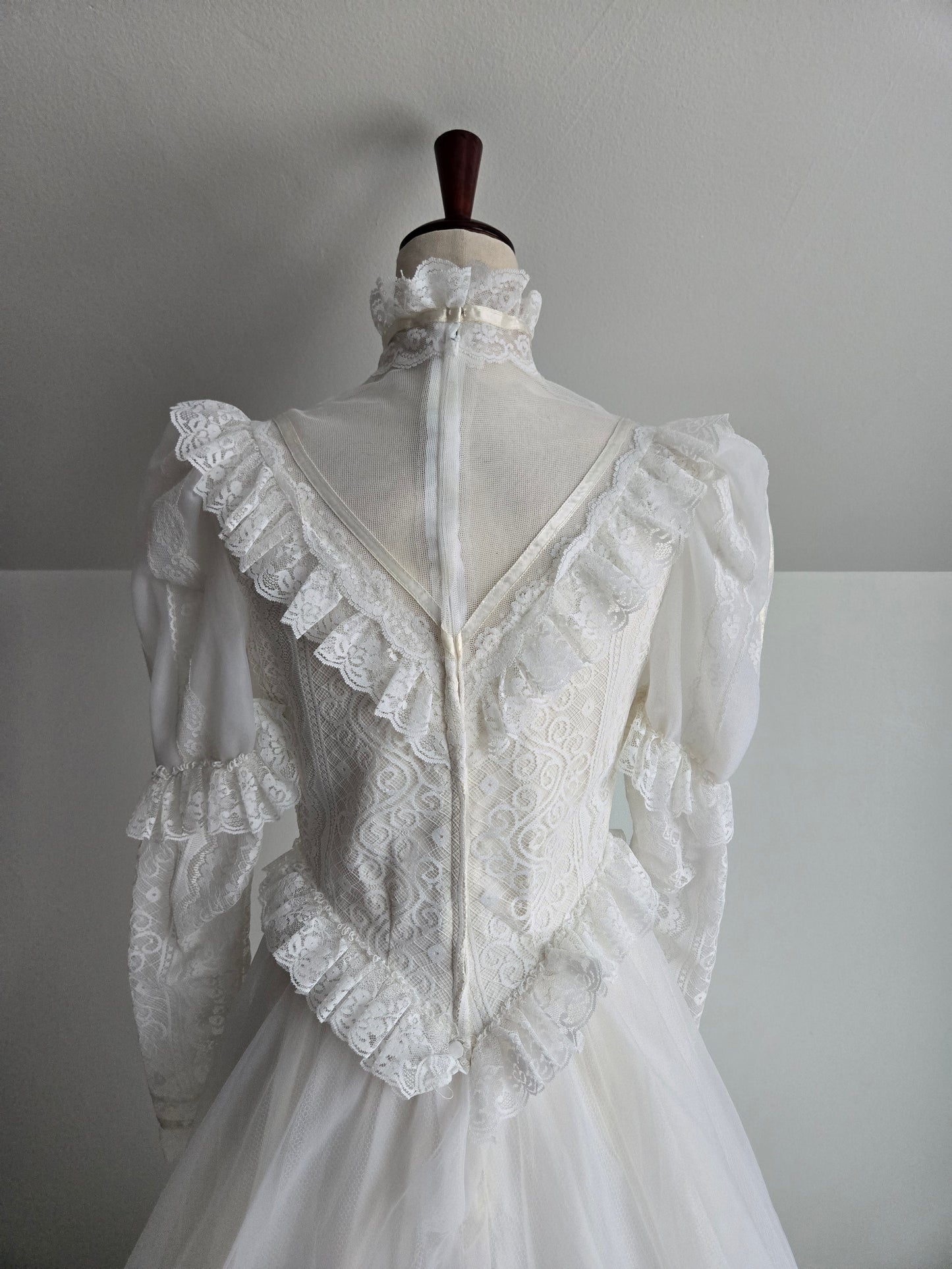 Vintage Victorian Gunne Style Wedding Dress