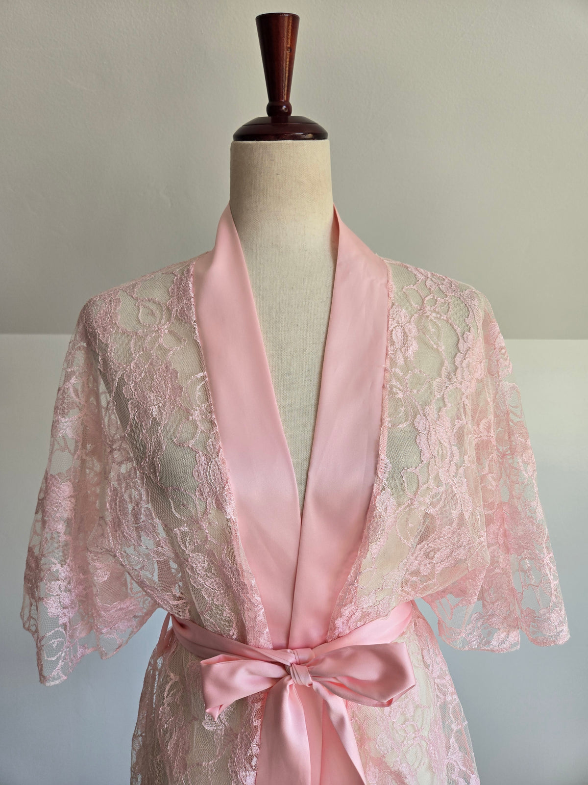 Vintage Miss Elaine Pink Lace Union Made Robe - M/L