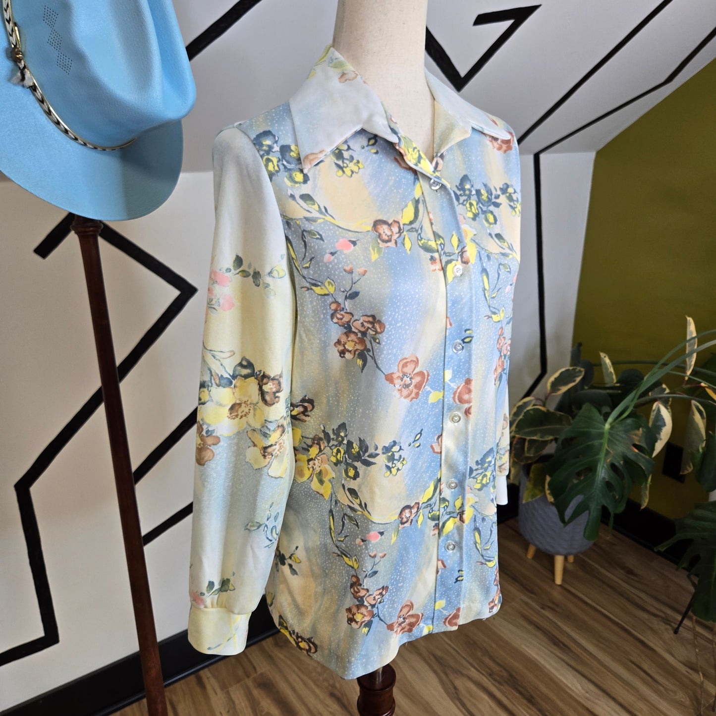 NPC Fashions Vintage 1960s Whimsical Floral Top - medium/large