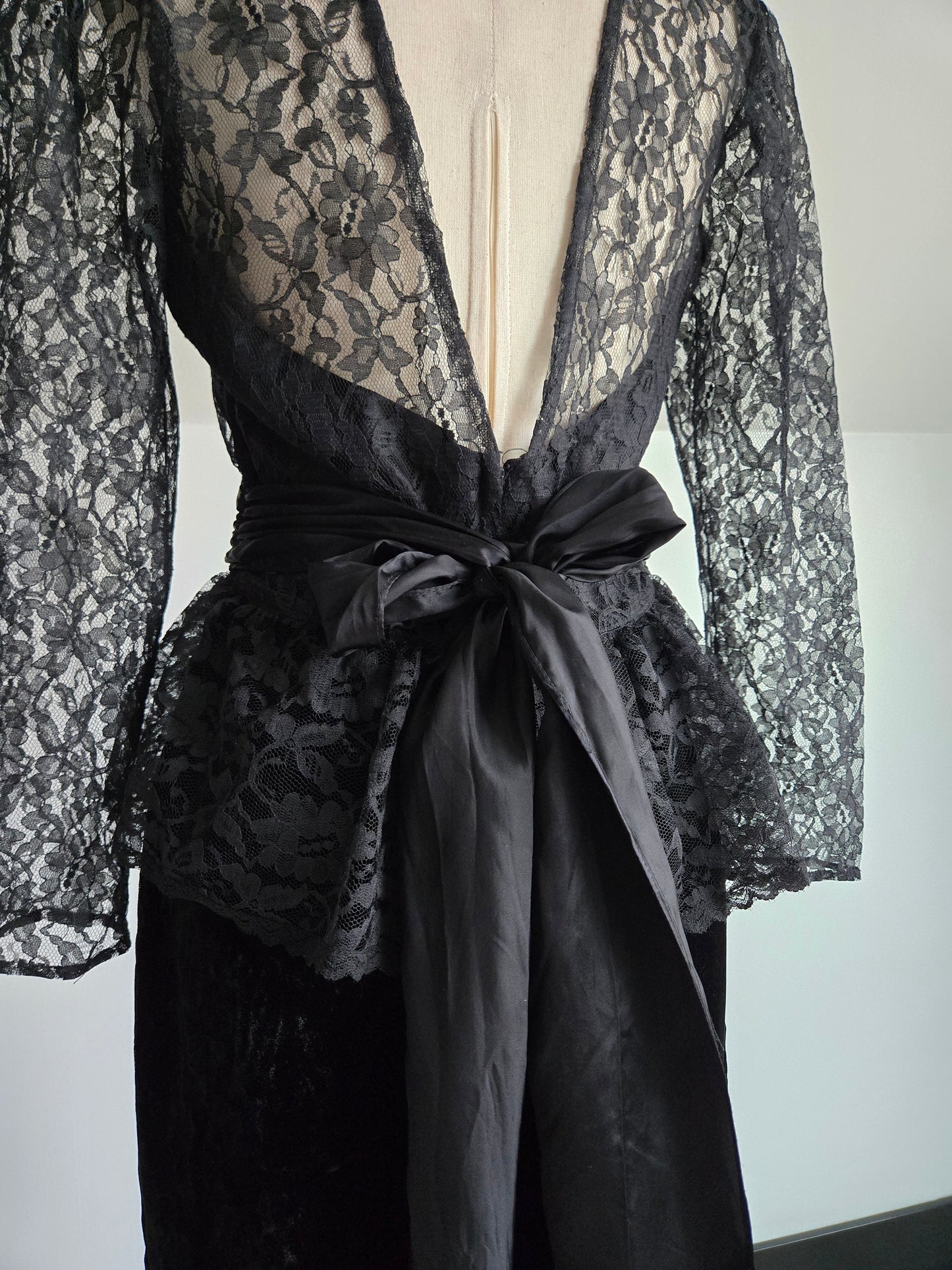 Gunne Sax Jessica McClintok Vintage 1980s Black Lace and Velvet Dress - S/M