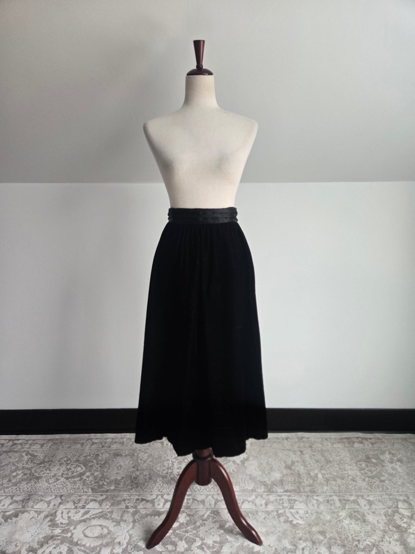 Gunne Sax by Jessica McClintok Black Velvet Skirt - XS