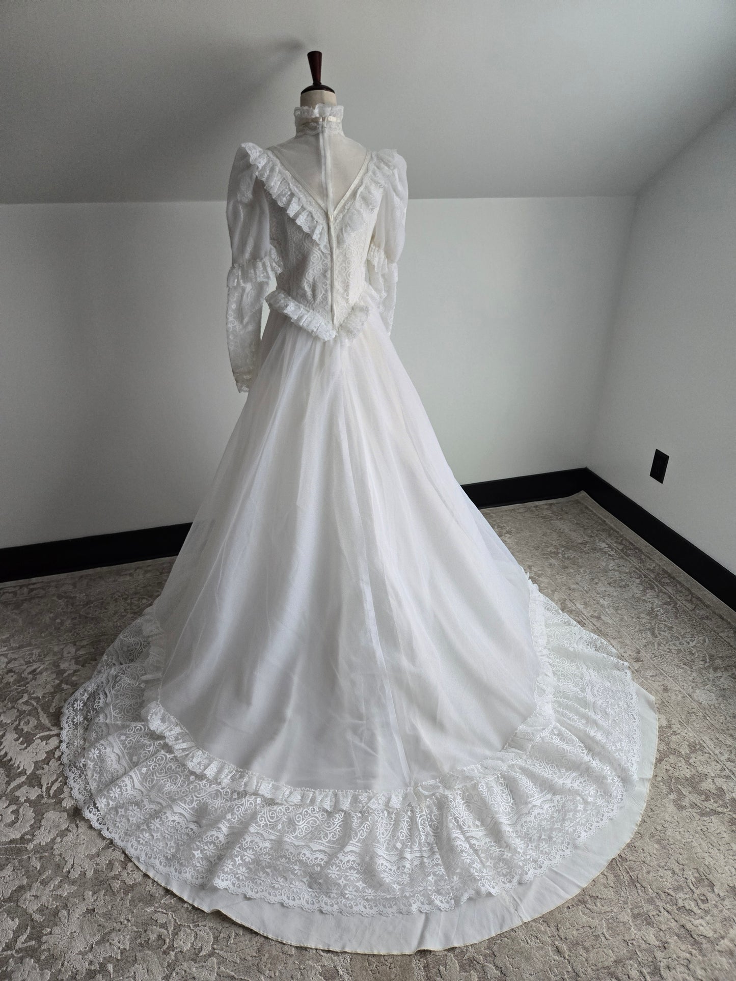 Vintage Victorian Gunne Style Wedding Dress