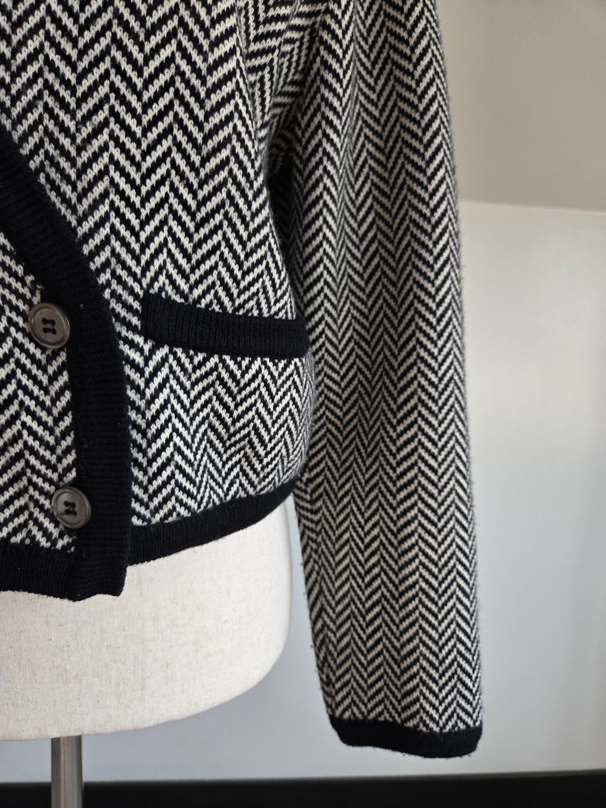Vintage Liz Claiborne Cropped Lambswool Cardigan - Medium