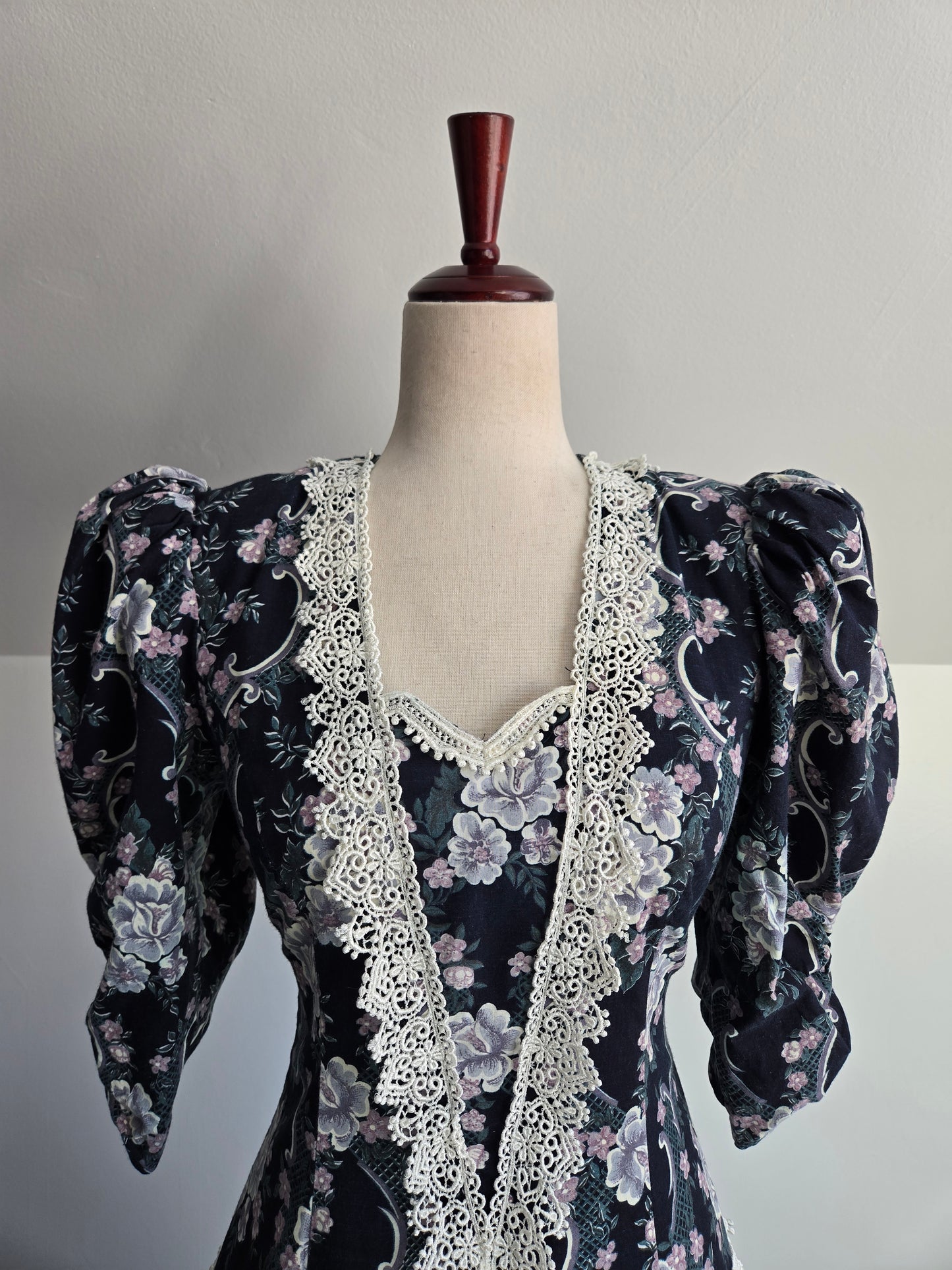 Vintage 80s Gunne Sax by Jessica McClintok Cotton Floral Dress - small