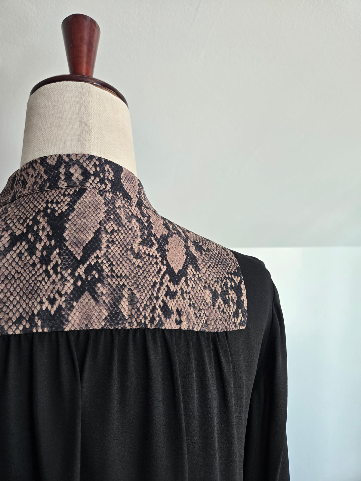 FRAME Designer Silk Top with Snakeskin Print - Small