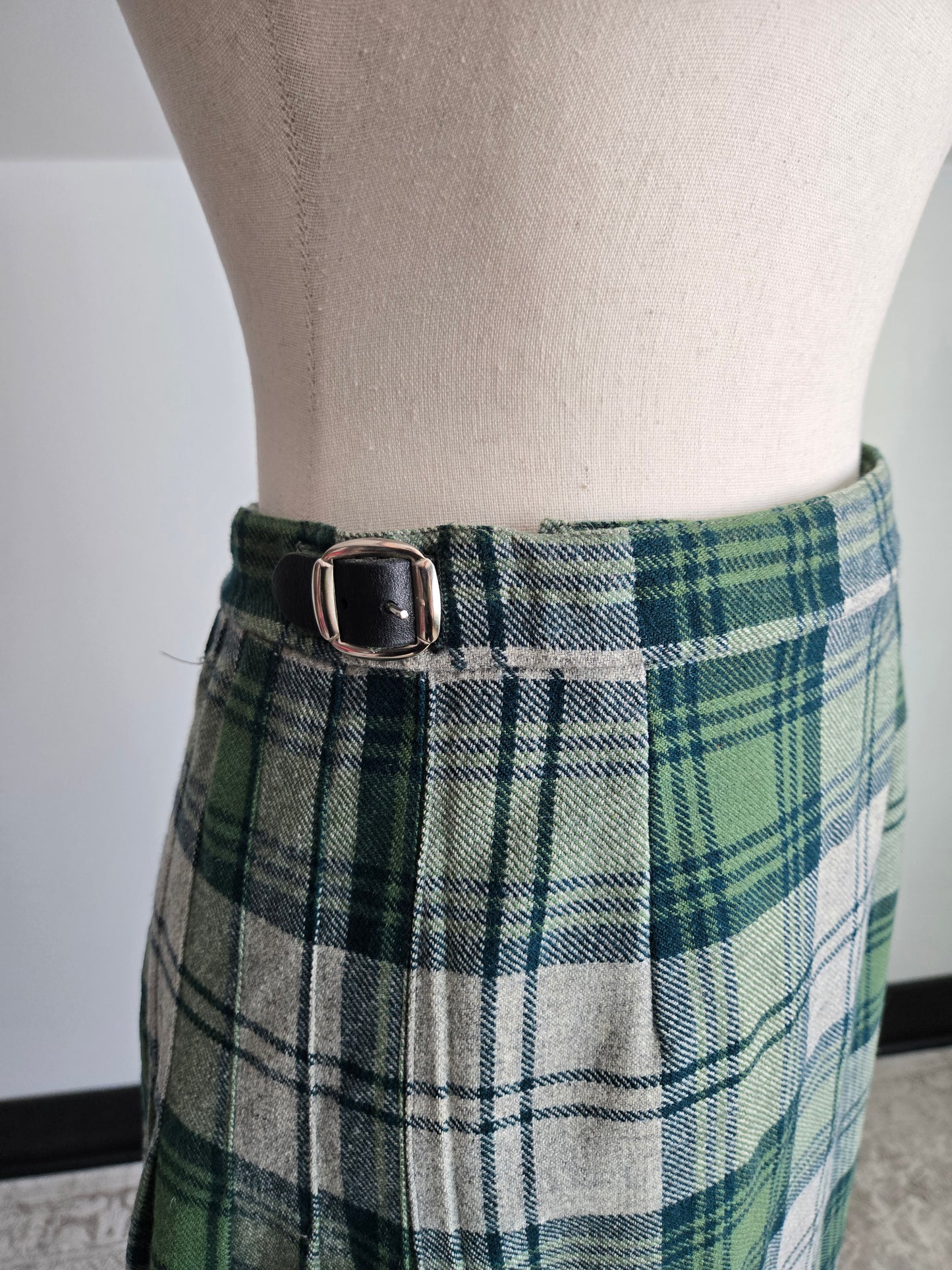 Hyland Vintage Scottish Wool Plaid Skirt Made in Scotland - W26-28"
