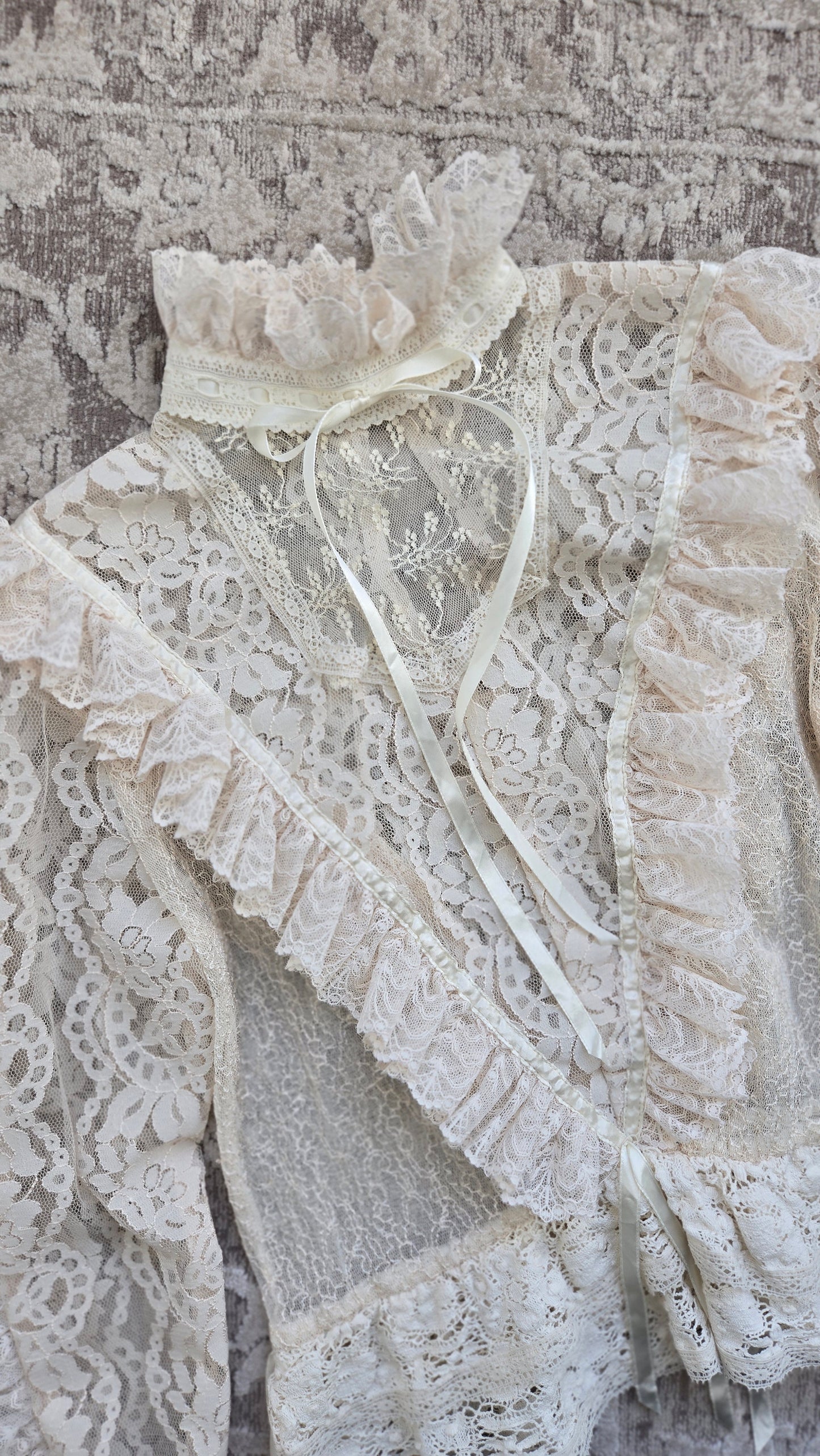 RARE! Vintage Dimensional Lace Blouse - Medium