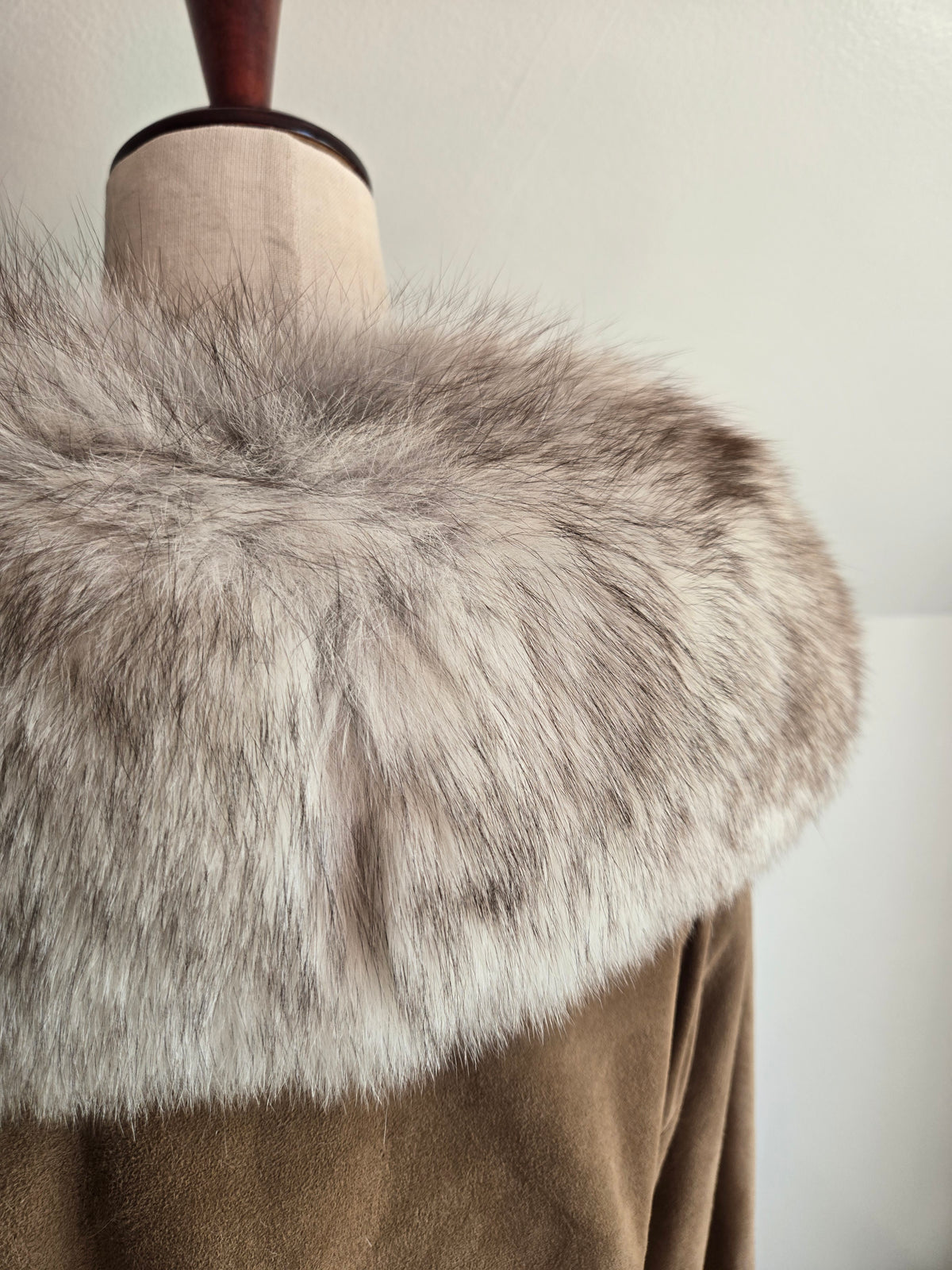 Vintage Suede Leather Coat with Genuine Fur Collar - XL/2XL
