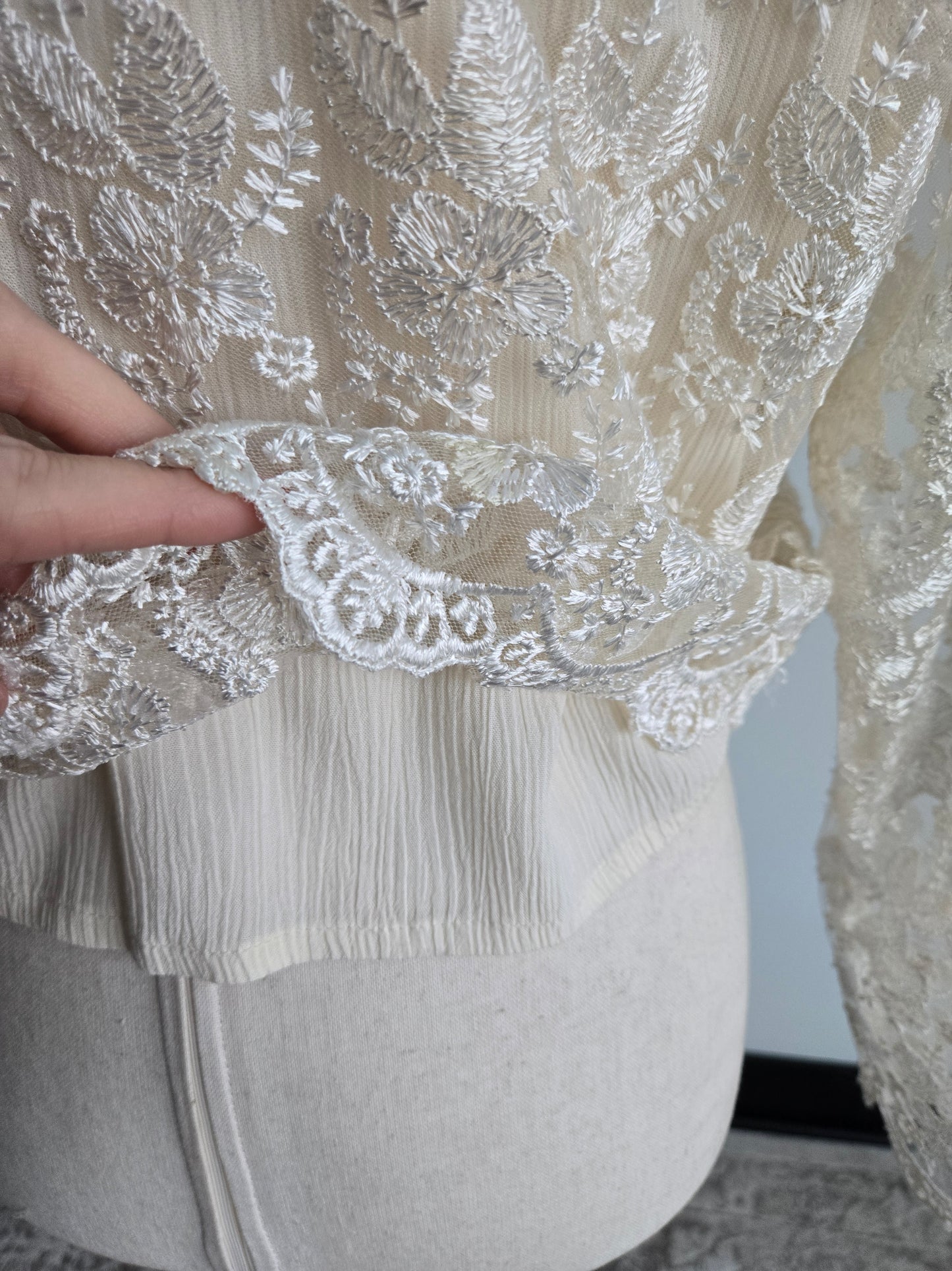 Surya Vintage White Lace Two Piece Pant Set - medium