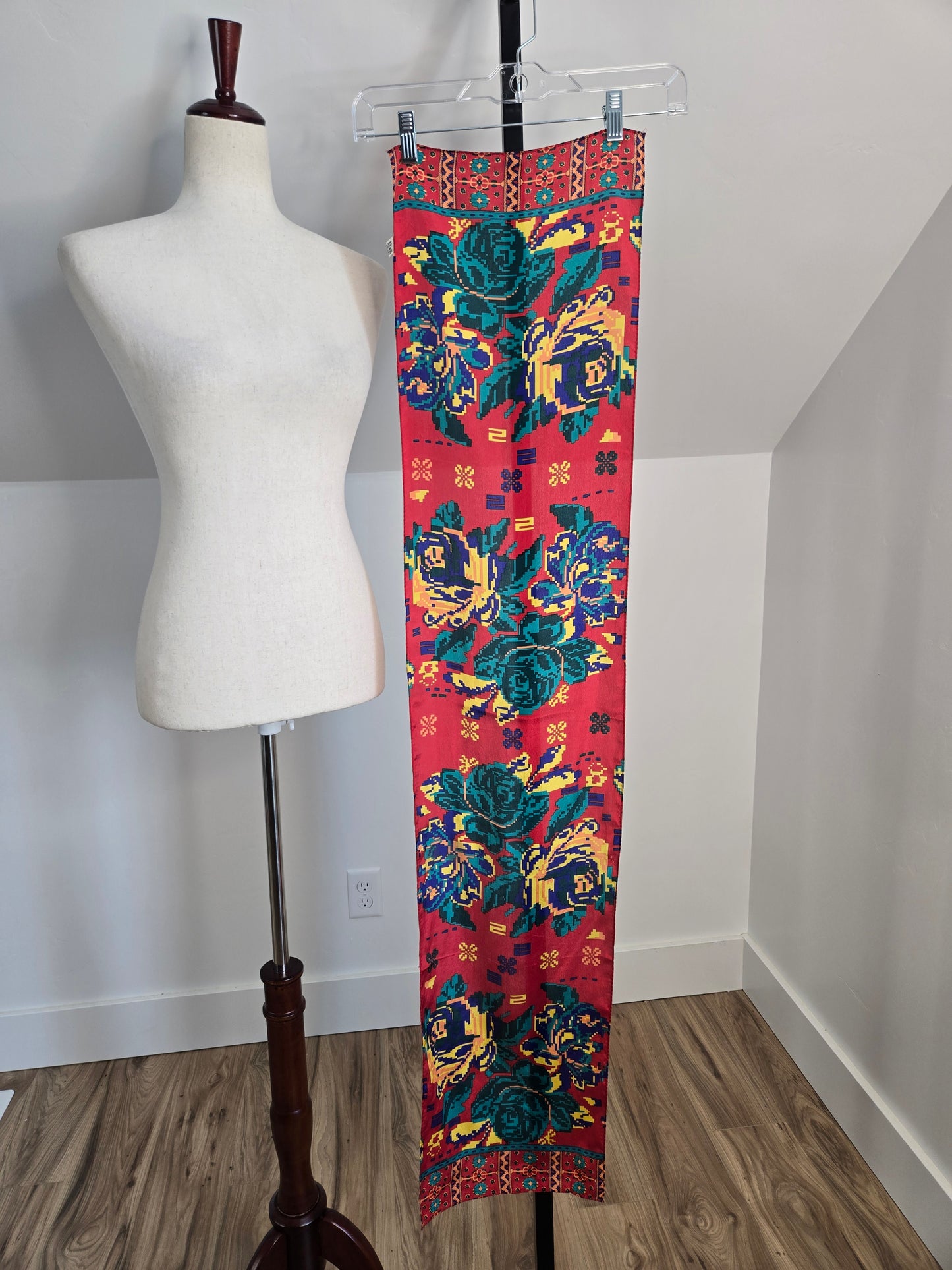 Vintage 100% Silk Mad ein Japan Red Digi Floral Scarf