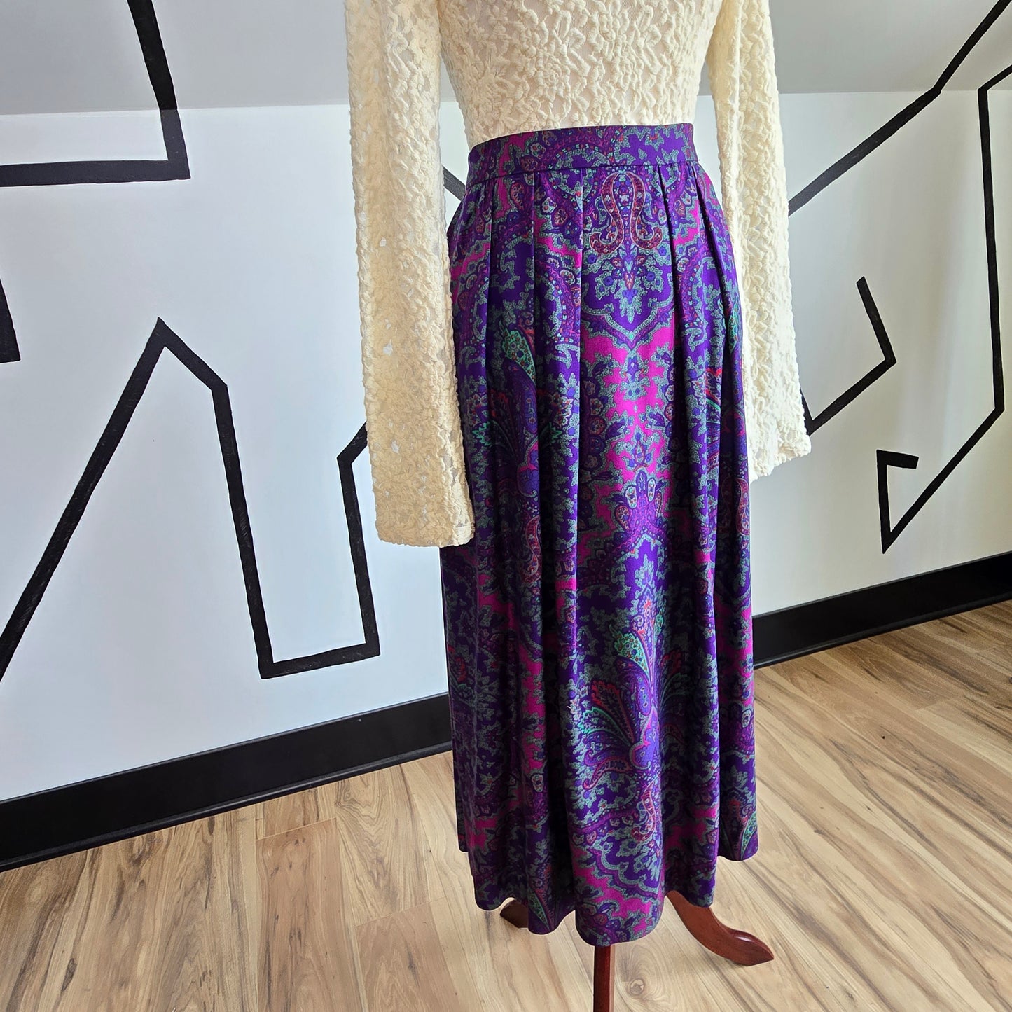 Carlisle Vintage 80s Wool and Silk Blend Purple Paisley Printed Skirt - size 8