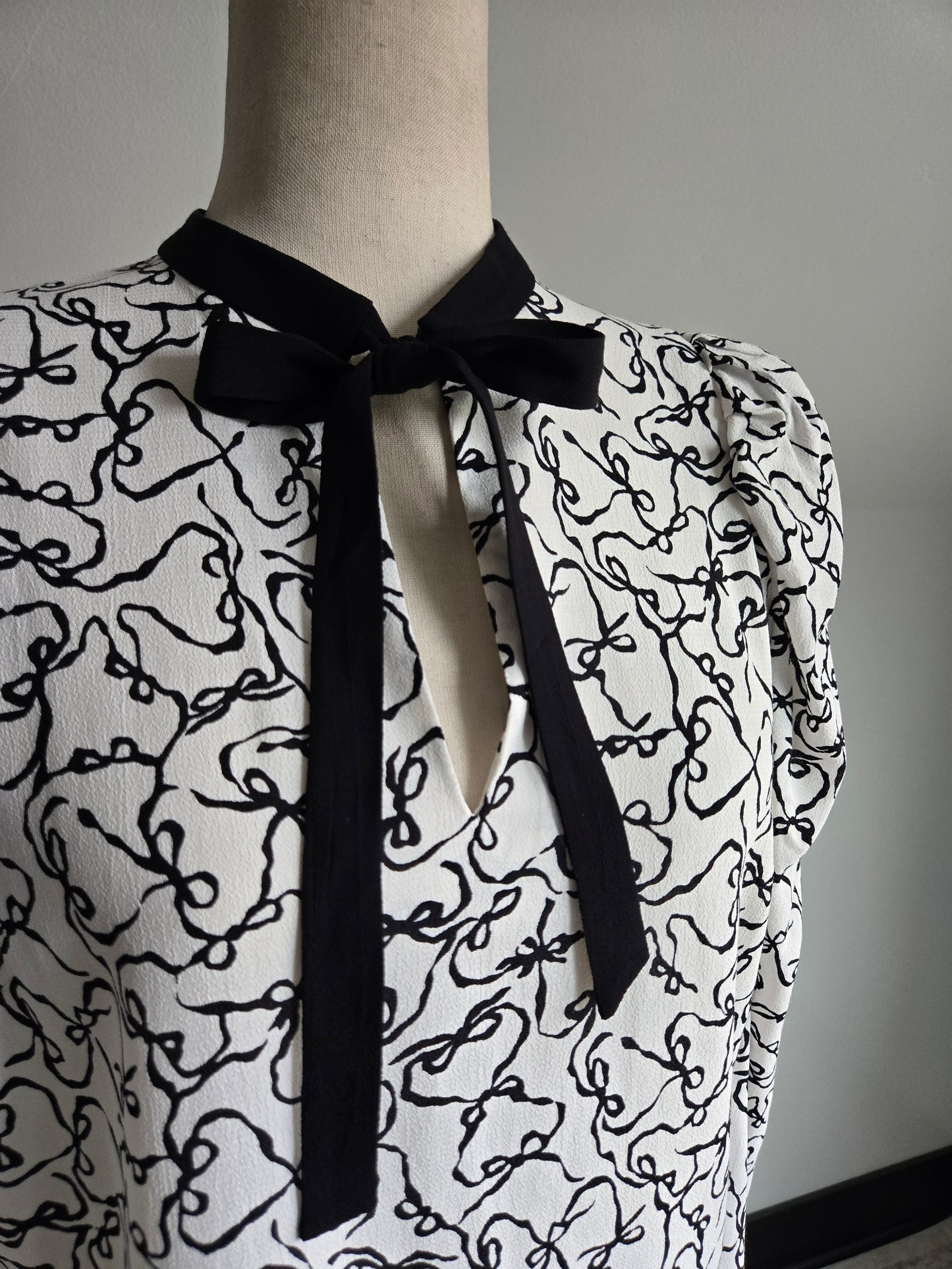 Ted Baker London Designer Bow Print Top - XS/S