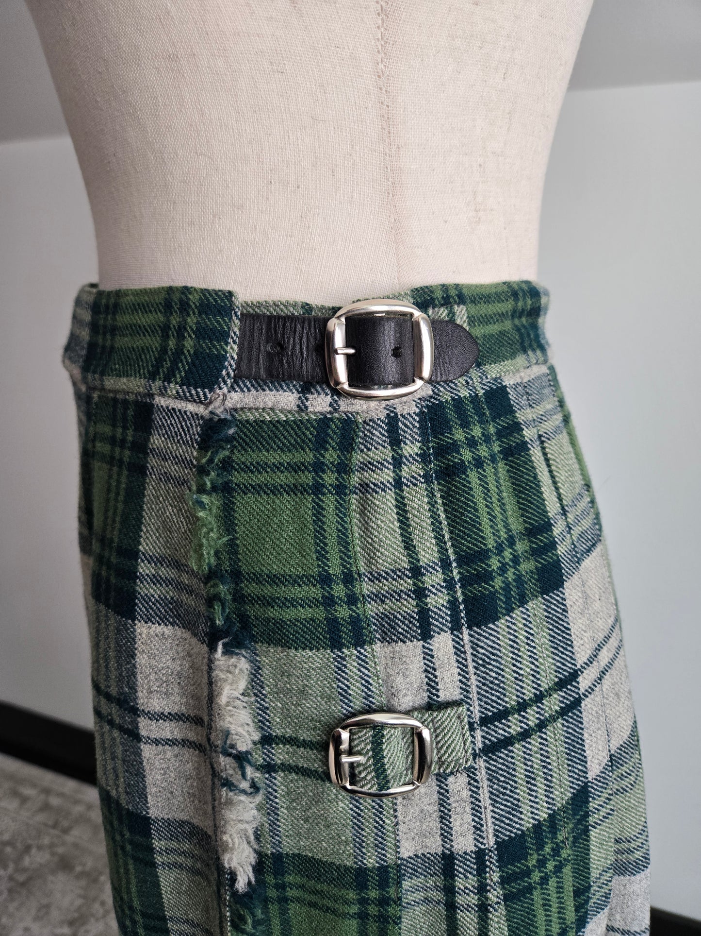 Hyland Vintage Scottish Wool Plaid Skirt Made in Scotland - W26-28"