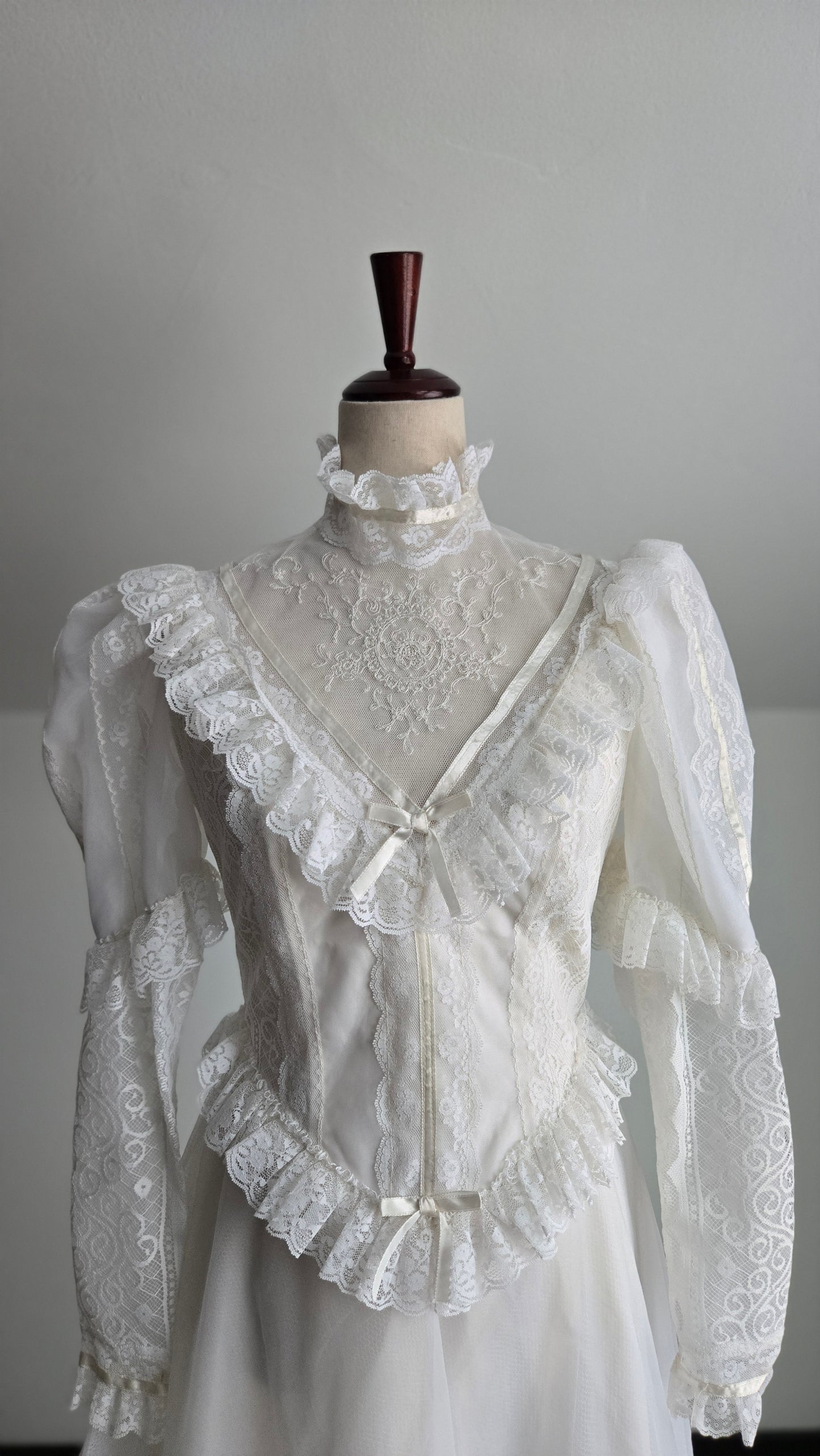 Vintage Victorian Gunne Style Wedding Dress
