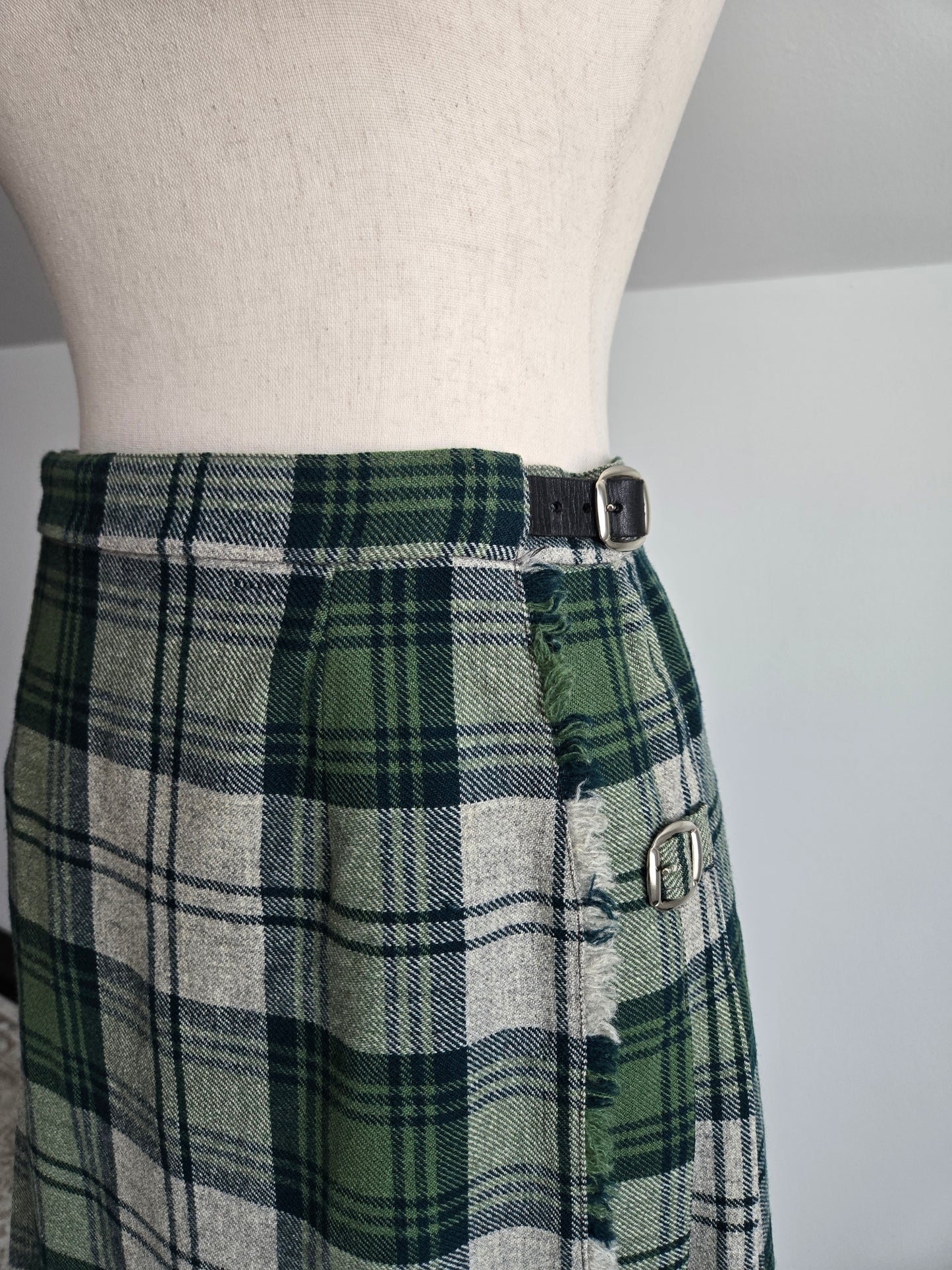 Hyland Vintage Scottish Wool Plaid Skirt Made in Scotland - W26-28"