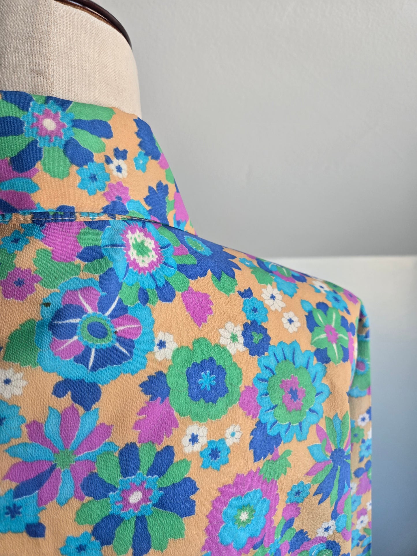 Talia Vintage 70s Floral Daggr Collar Top - M/L
