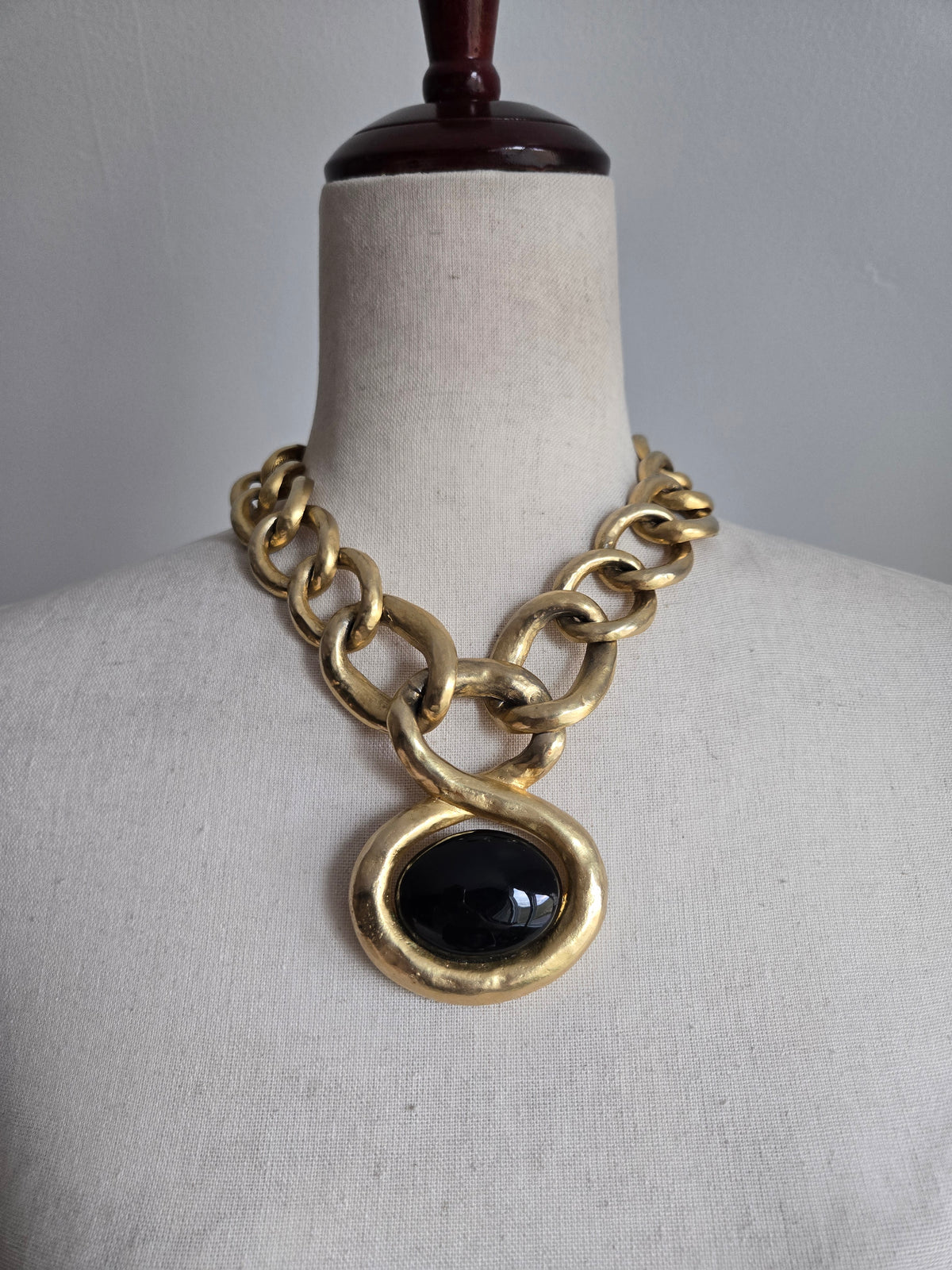 Vintage Chunky Bold Mama Black Cab Necklace