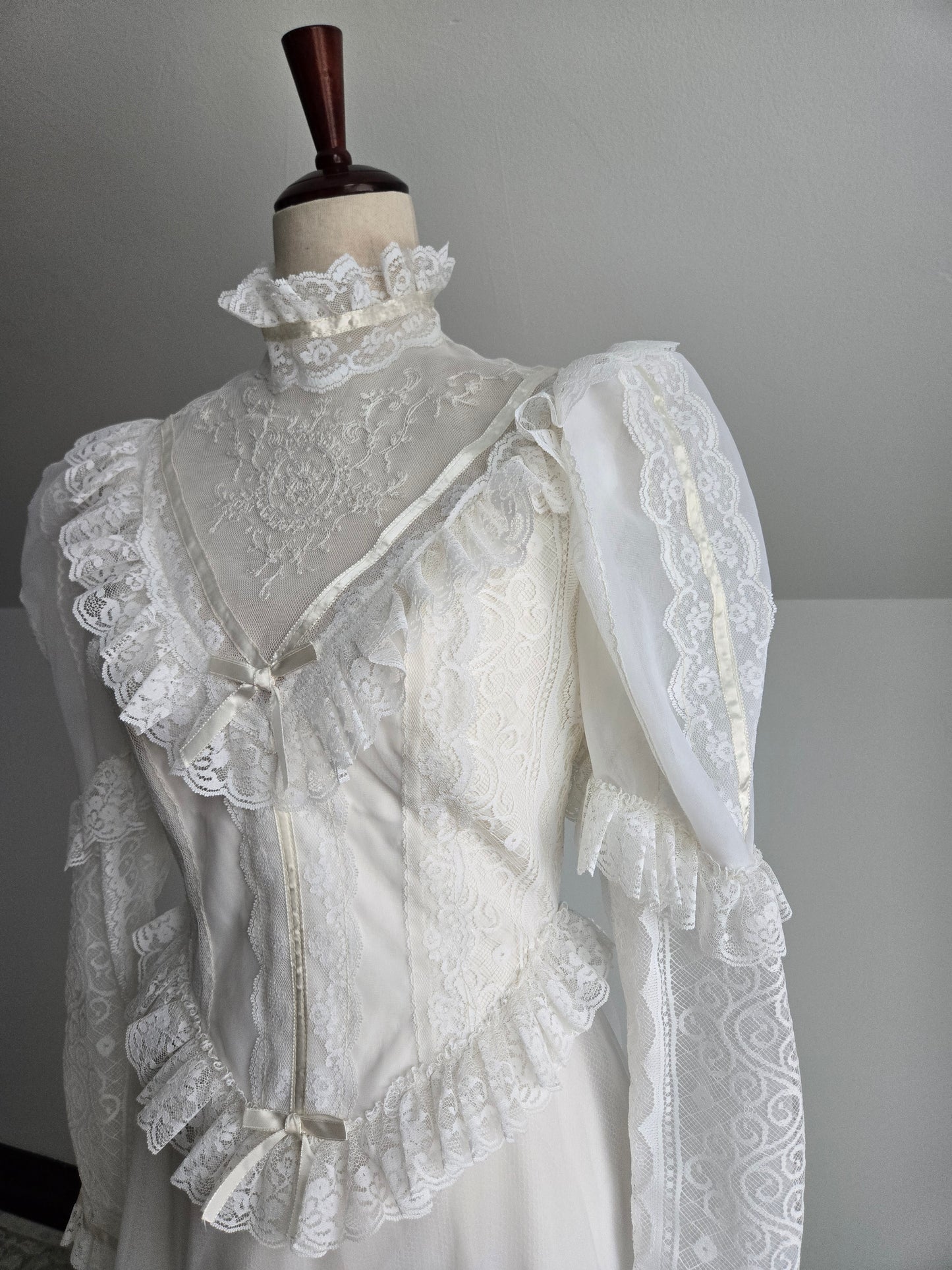 Vintage Victorian Gunne Style Wedding Dress